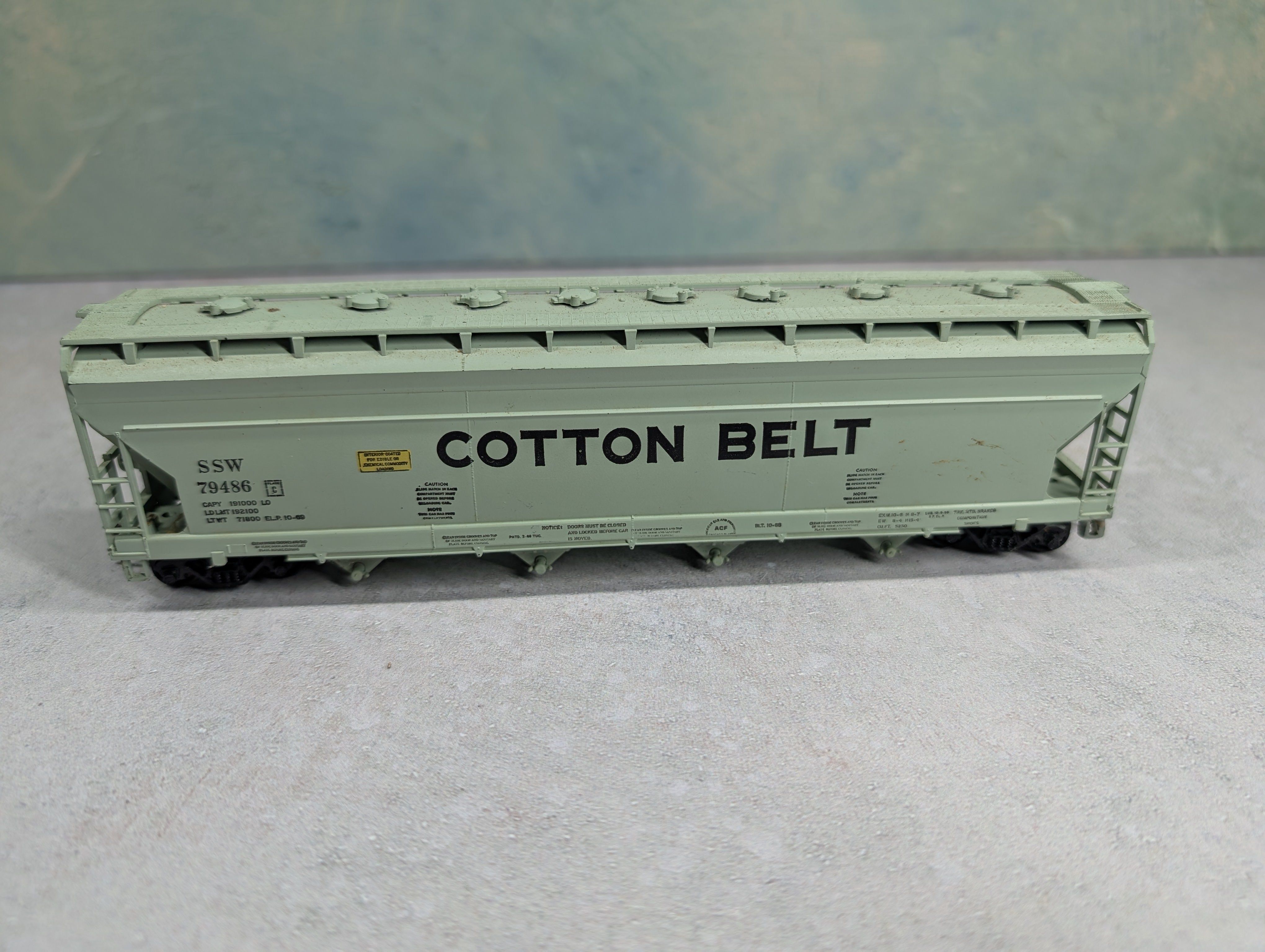 USED Athearn HO Scale Covered Hopper Cotton Belt SSW #79486