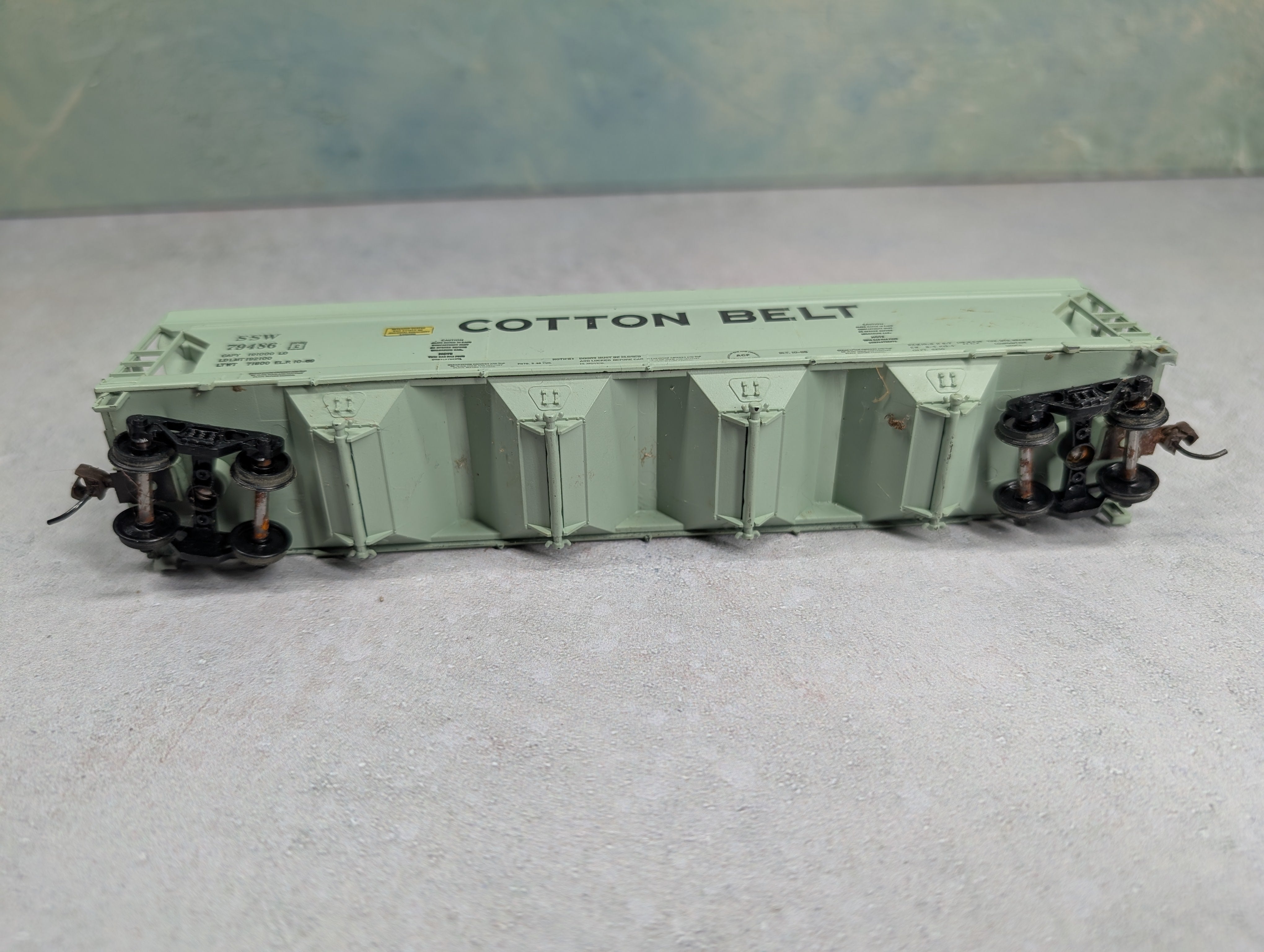 USED Athearn HO Scale Covered Hopper Cotton Belt SSW #79486