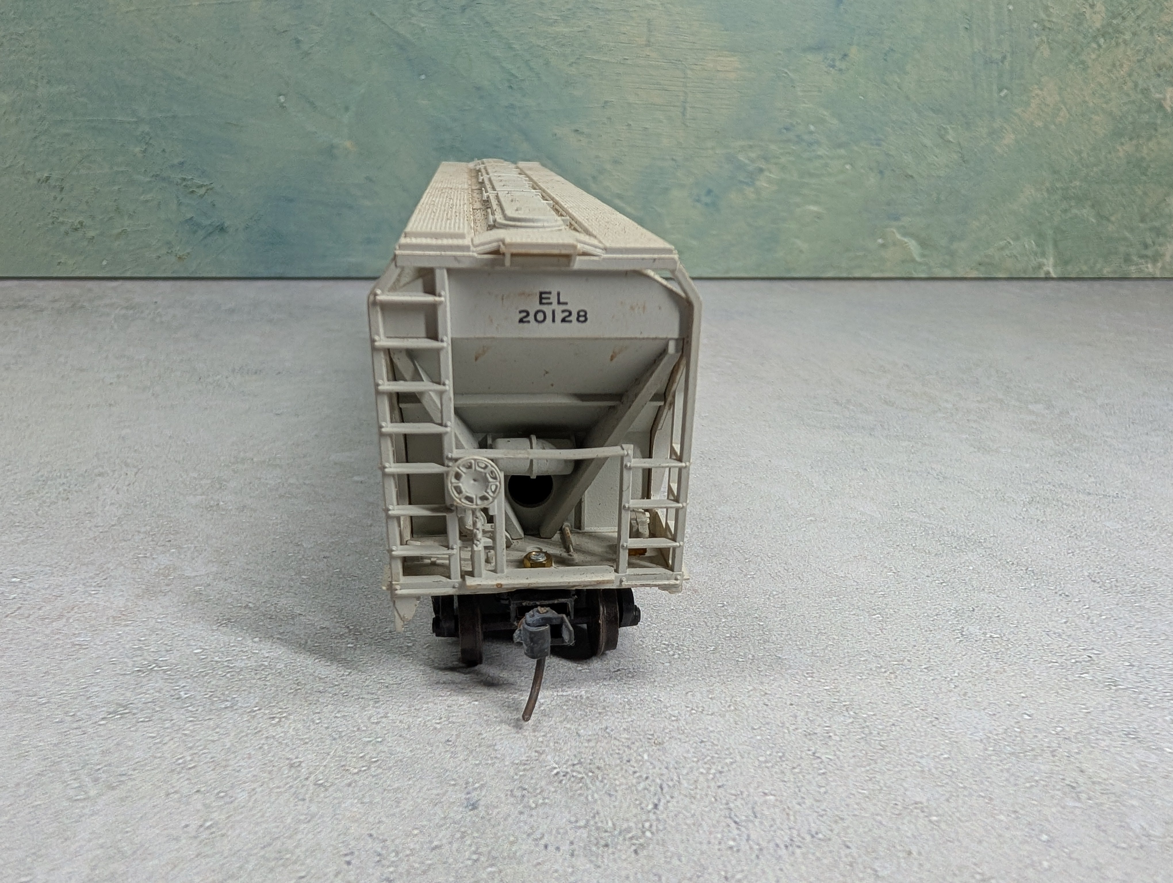 USED Accurail HO Scale Covered Hopper Erie Lackawanna EL #20128