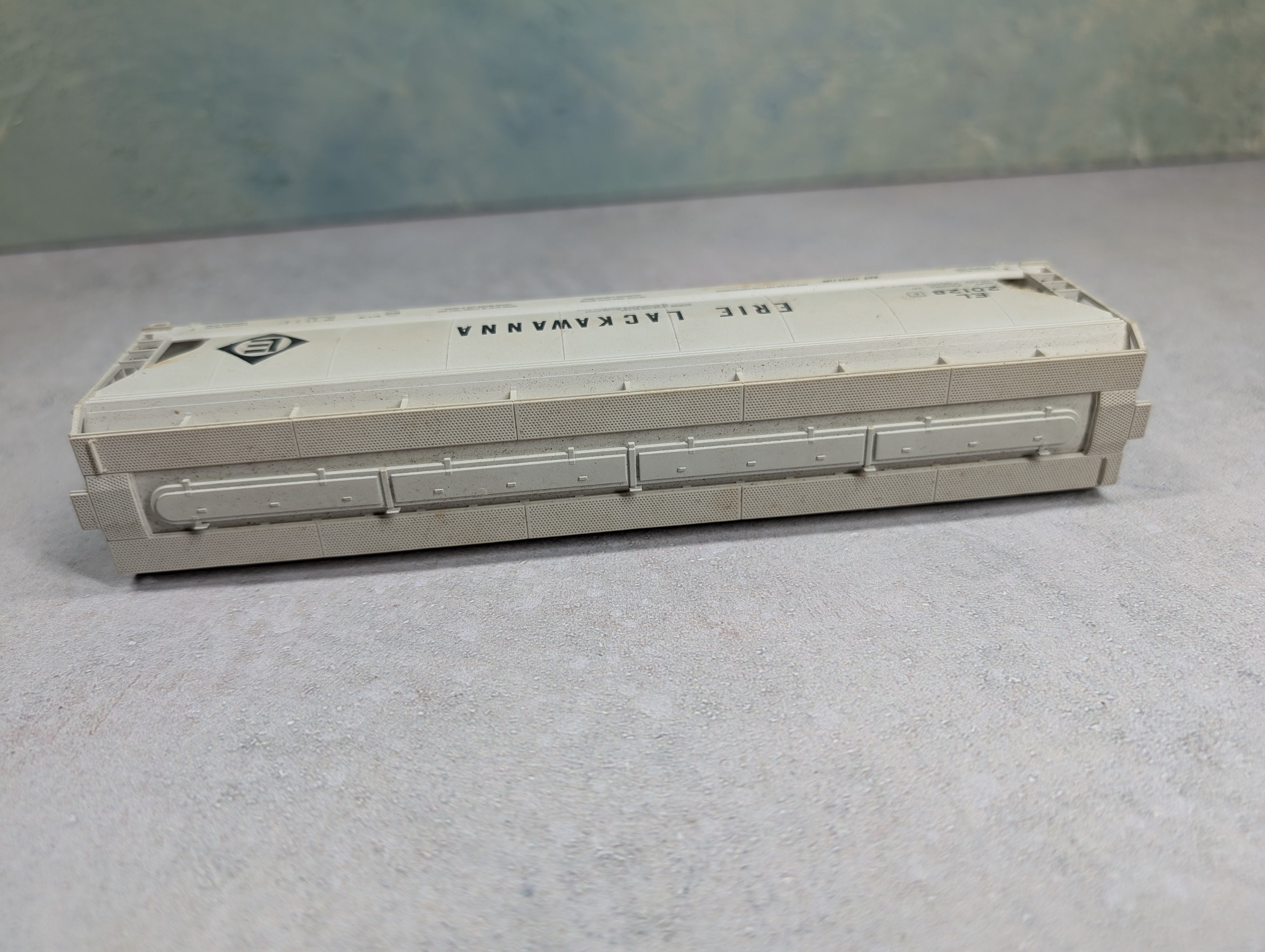 USED Accurail HO Scale Covered Hopper Erie Lackawanna EL #20128