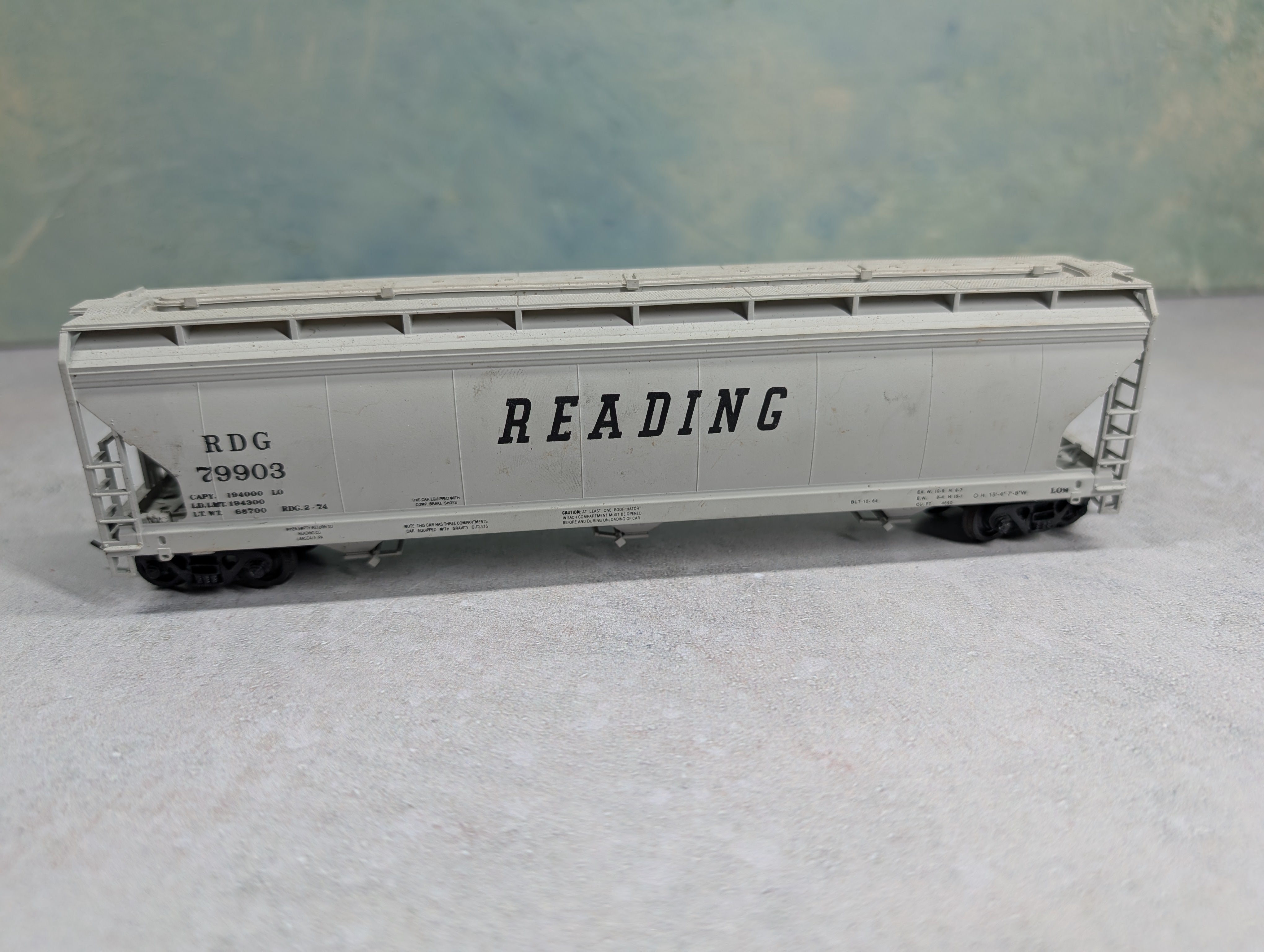 USED Accurail HO Scale Covered Hopper Reading RDG #79903