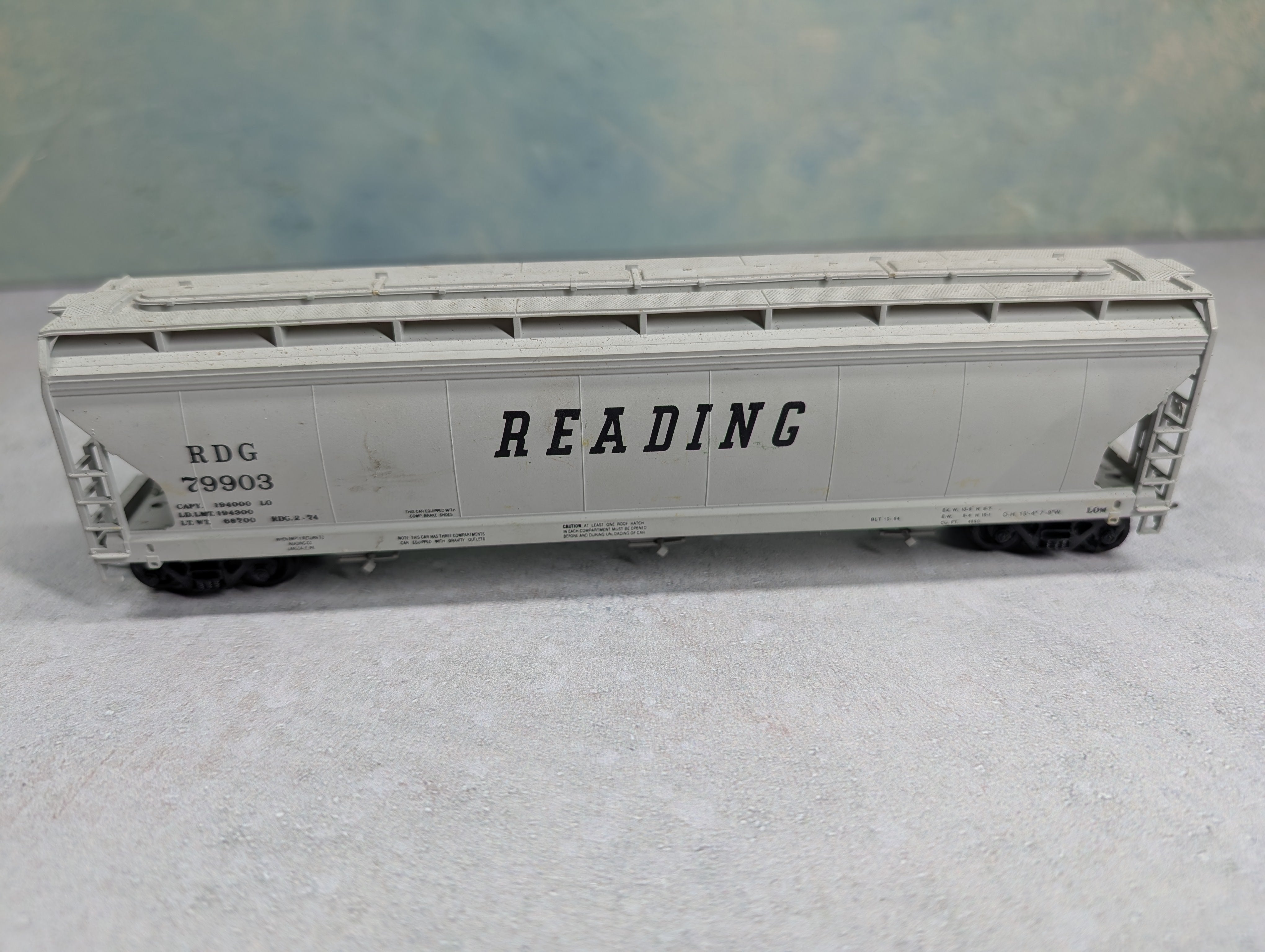 USED Accurail HO Scale Covered Hopper Reading RDG #79903