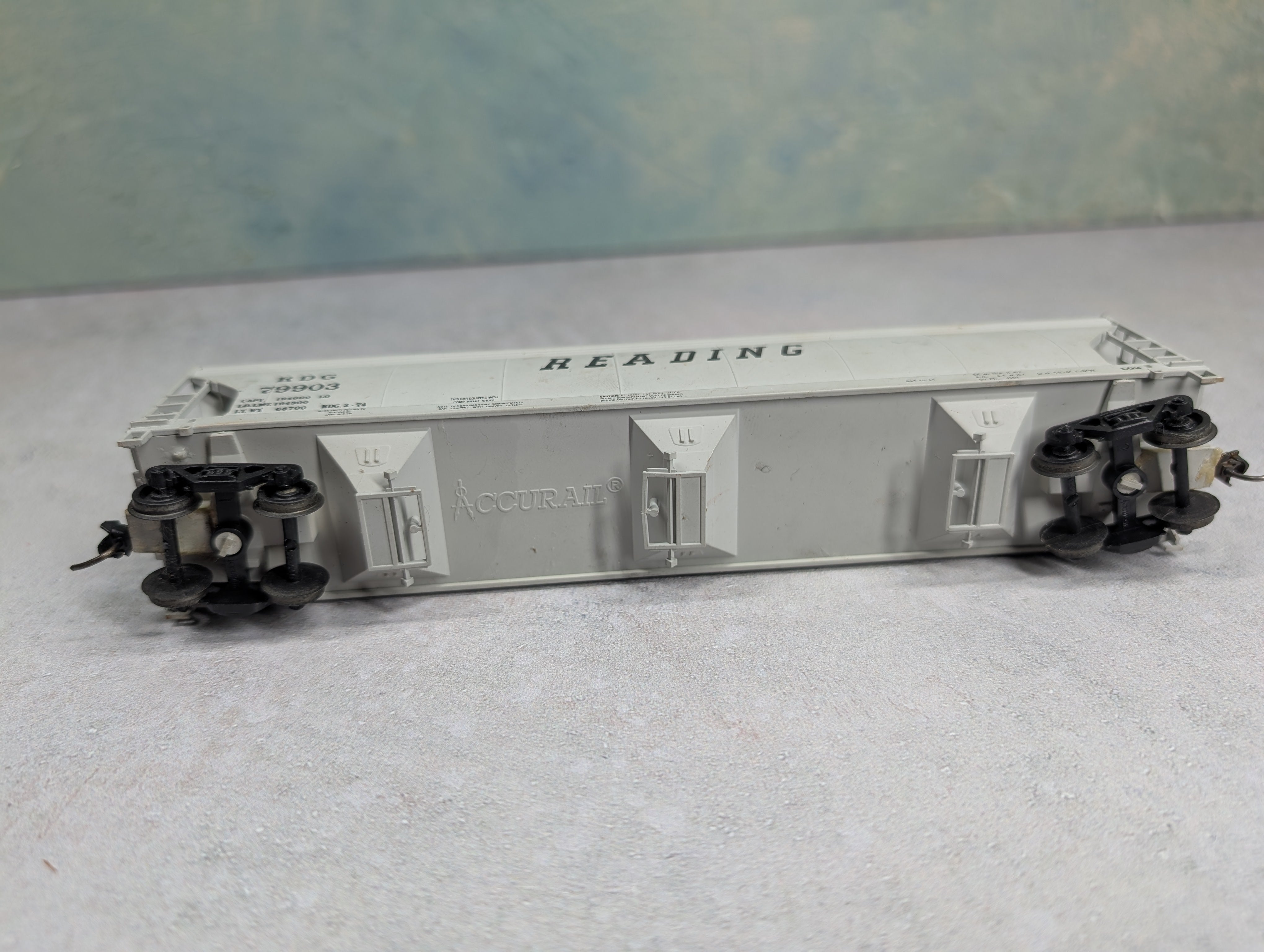 USED Accurail HO Scale Covered Hopper Reading RDG #79903