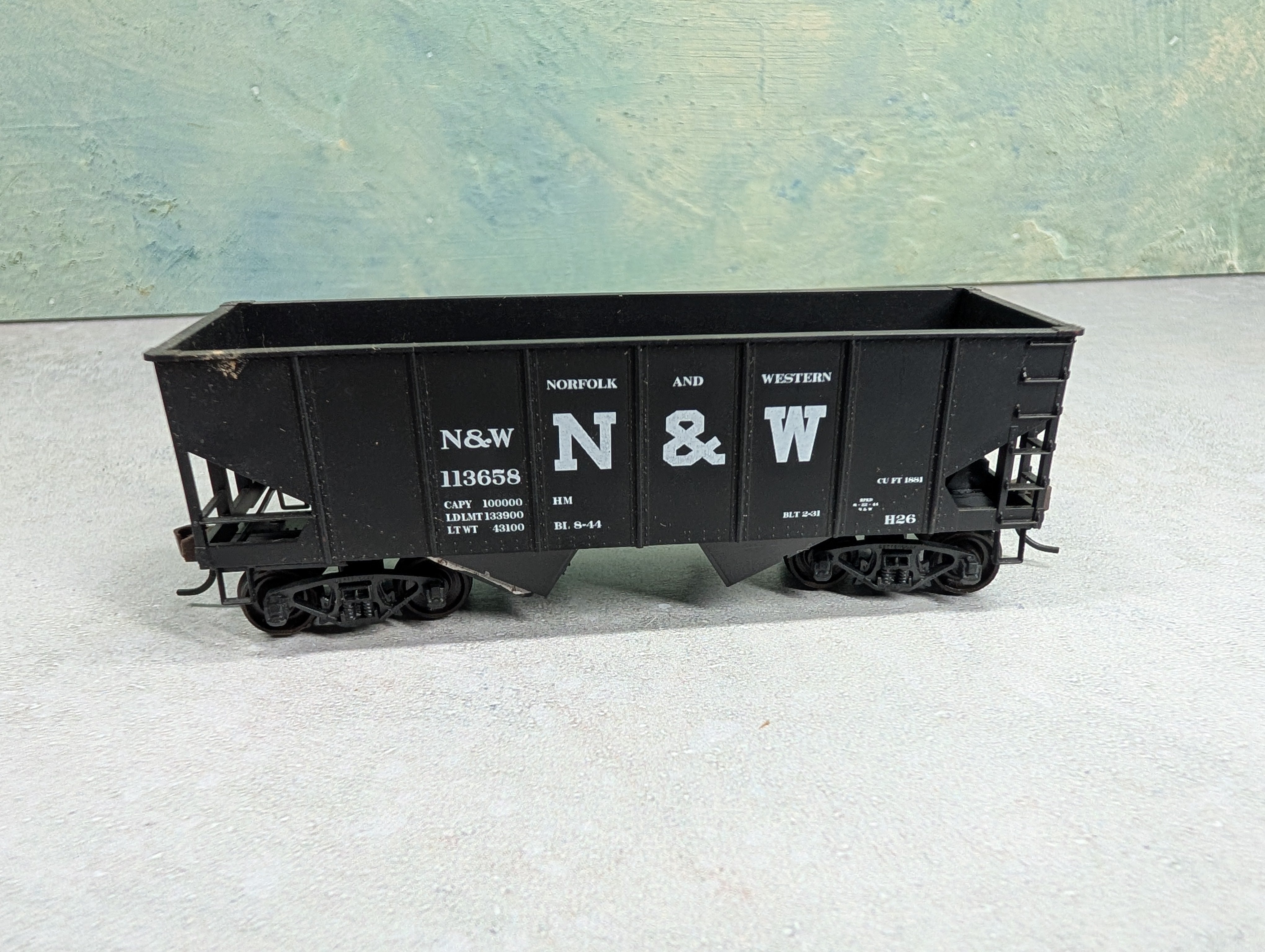 USED Accurail HO Scale 2 Bay Open Hopper Norfolk & Western NW #113658