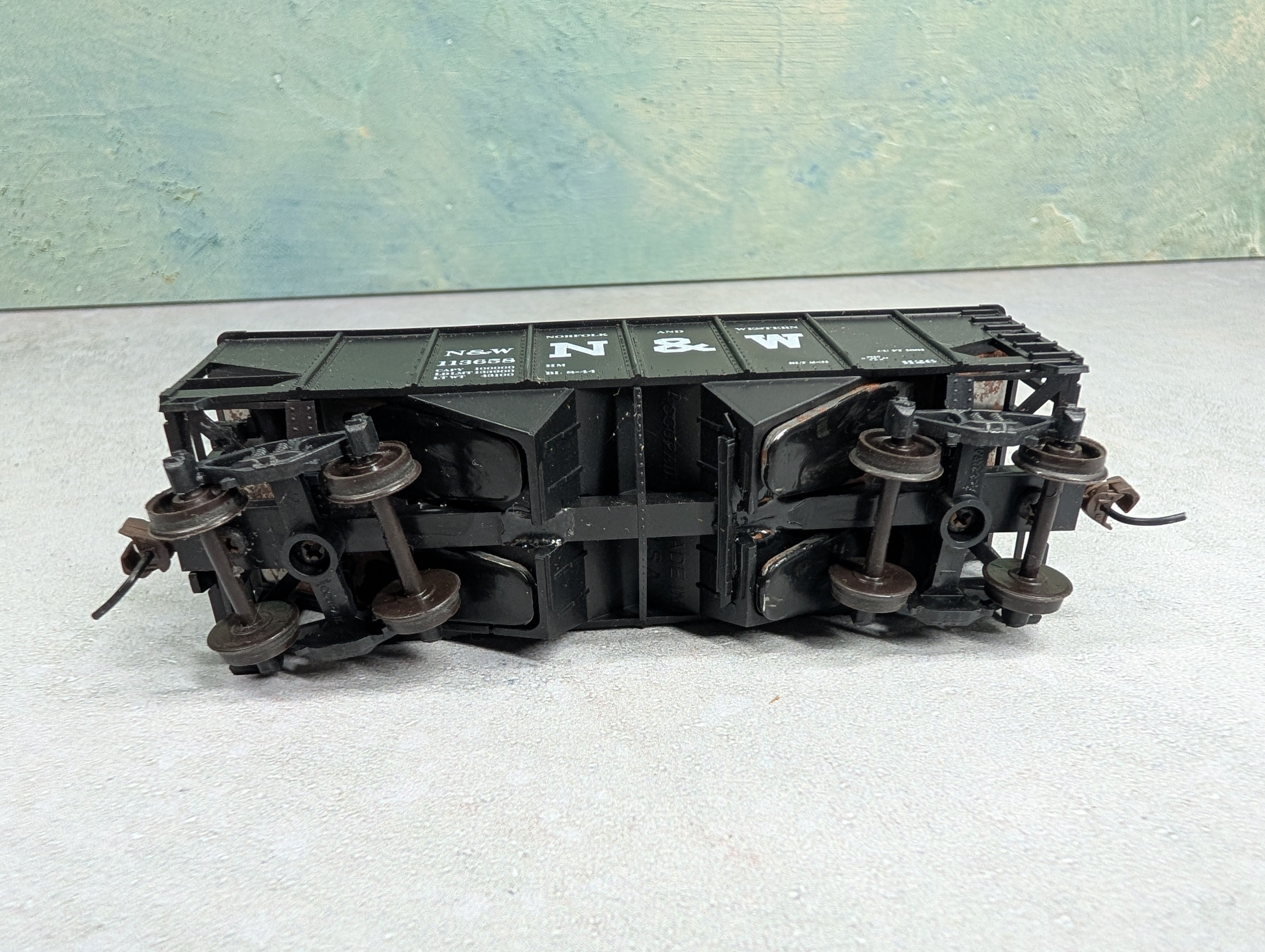 USED Accurail HO Scale 2 Bay Open Hopper Norfolk & Western NW #113658