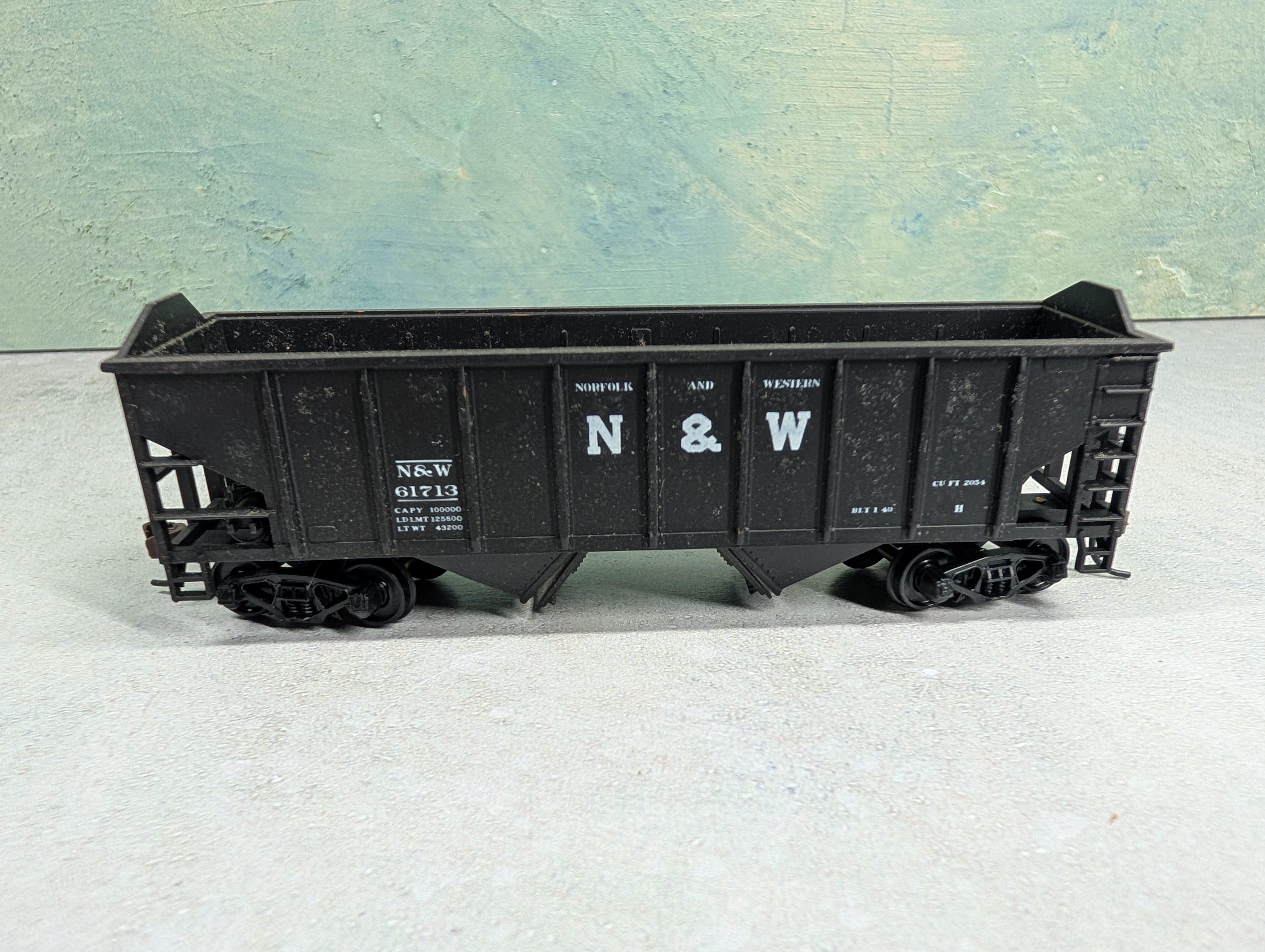 USED HO Scale 2 Bay Open Hopper Norfolk & Western NW #61713