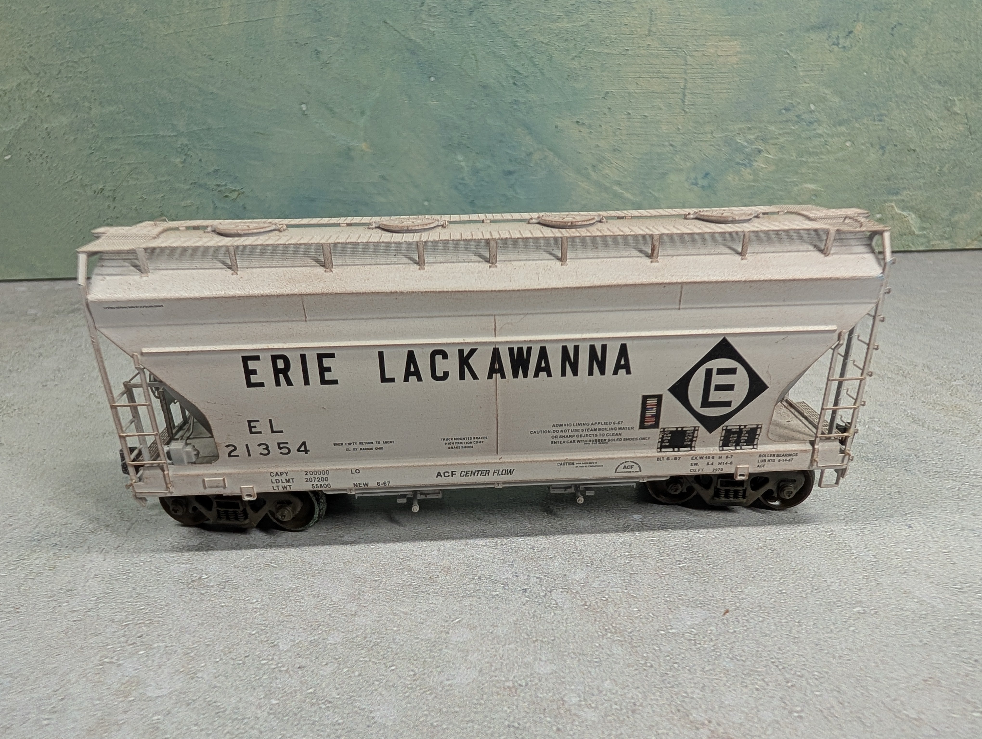 USED HO Scale Covered Hopper Erie Lackawanna EL #21354 Light Weathering