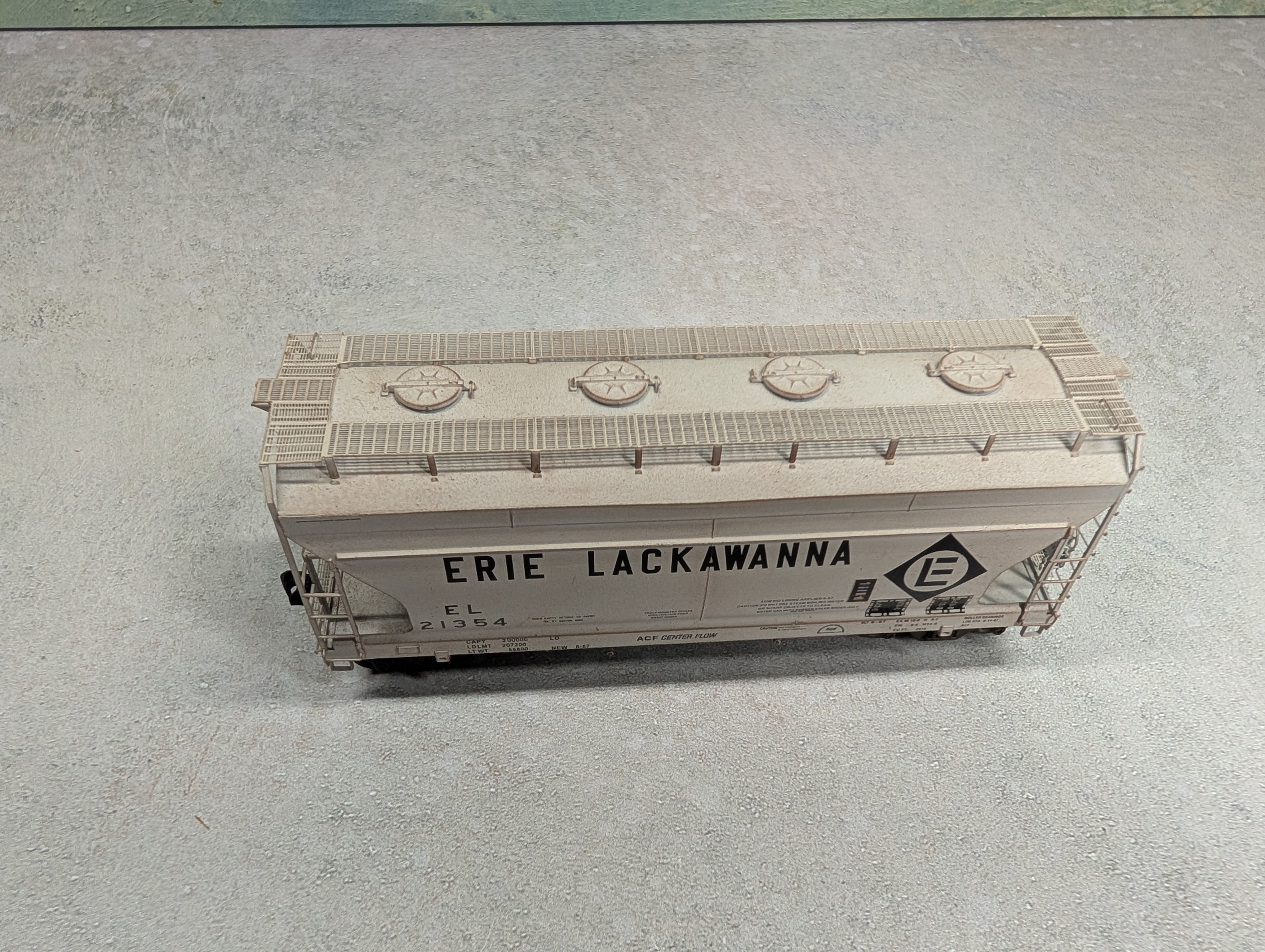 USED HO Scale Covered Hopper Erie Lackawanna EL #21354 Light Weathering