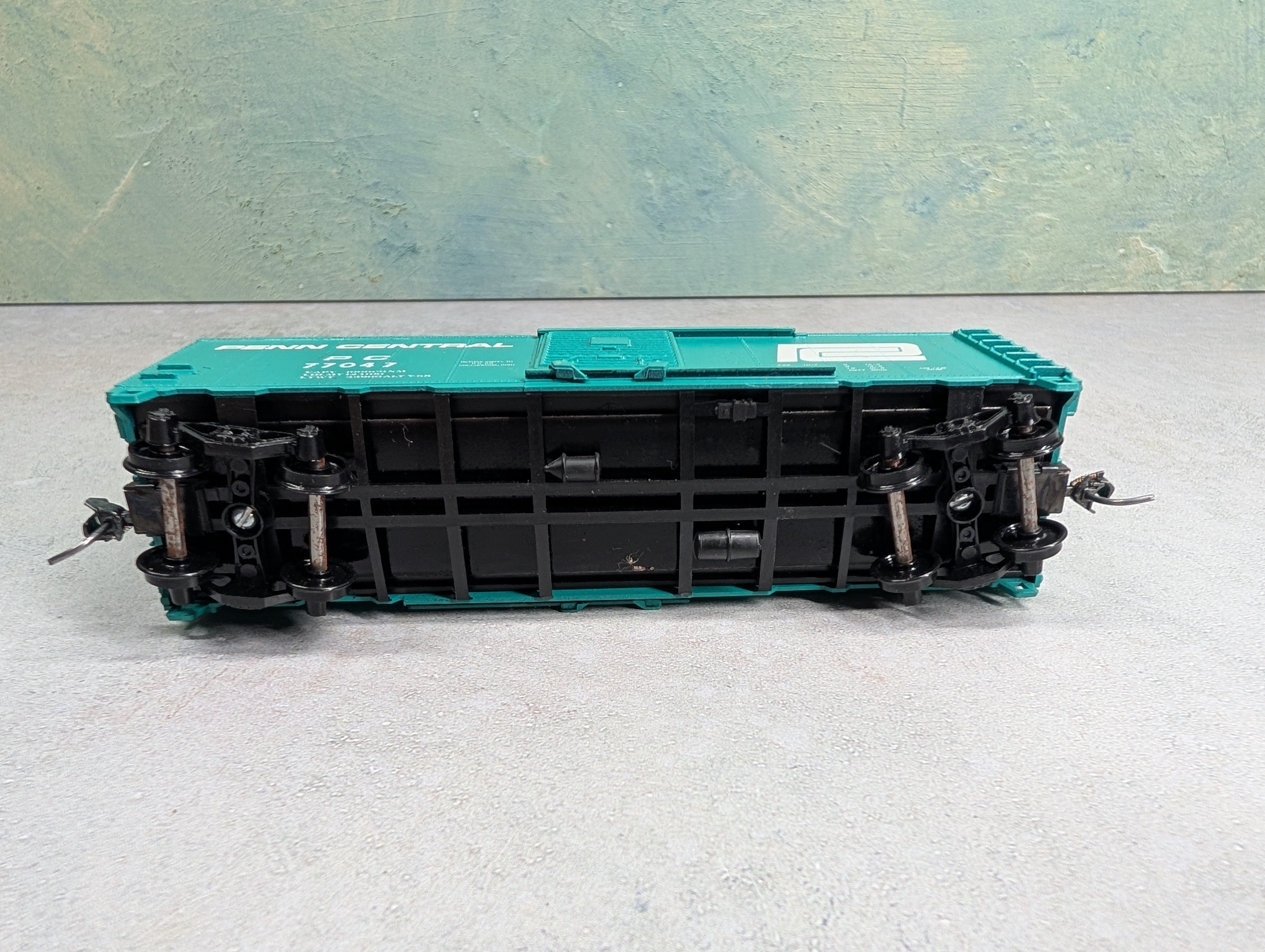 USED Athearn HO Scale 40' Box Car Penn Central PC #77047