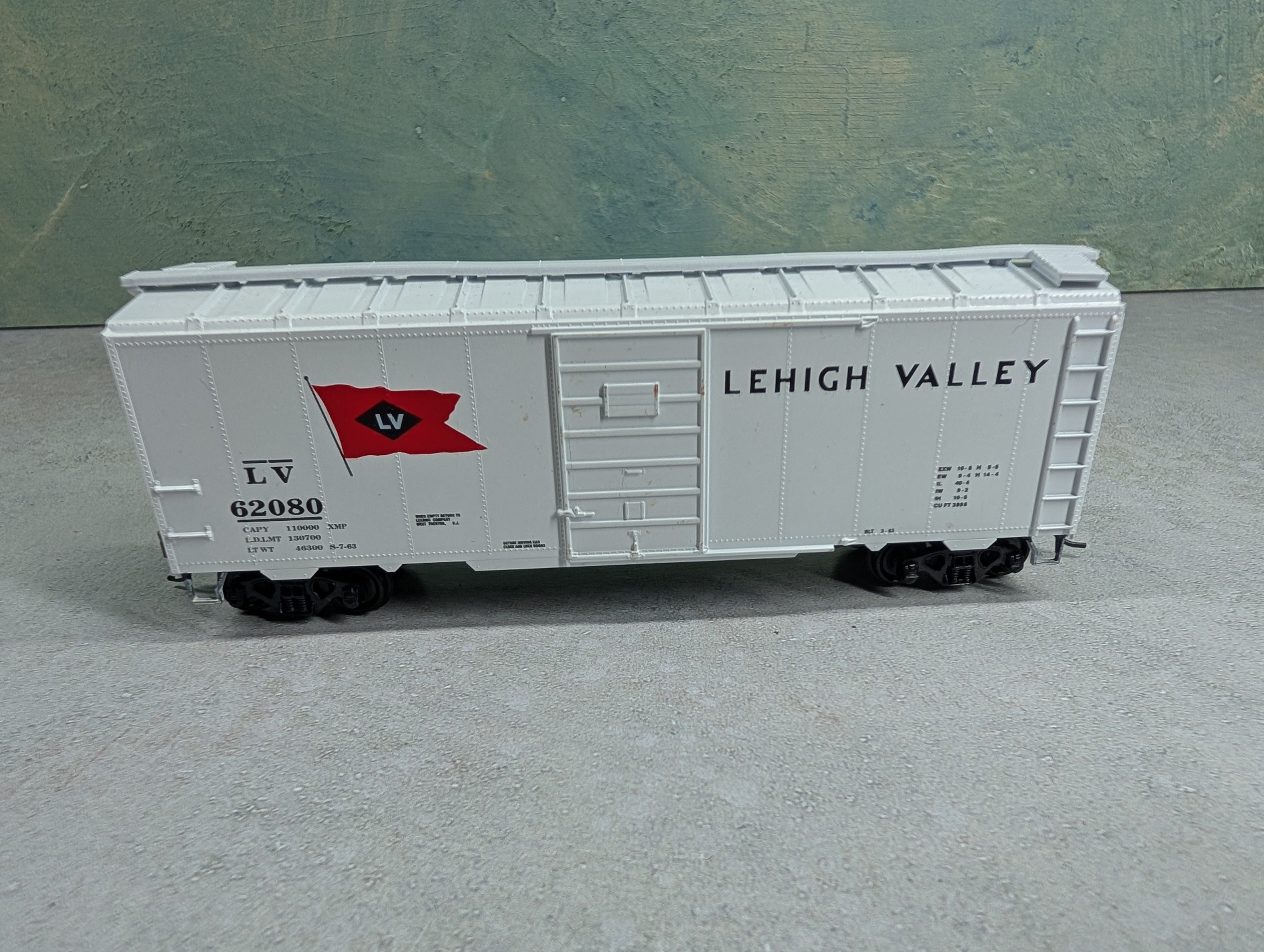 USED Roundhouse HO Scale 40' Box Car Lehigh Valley LV #62080