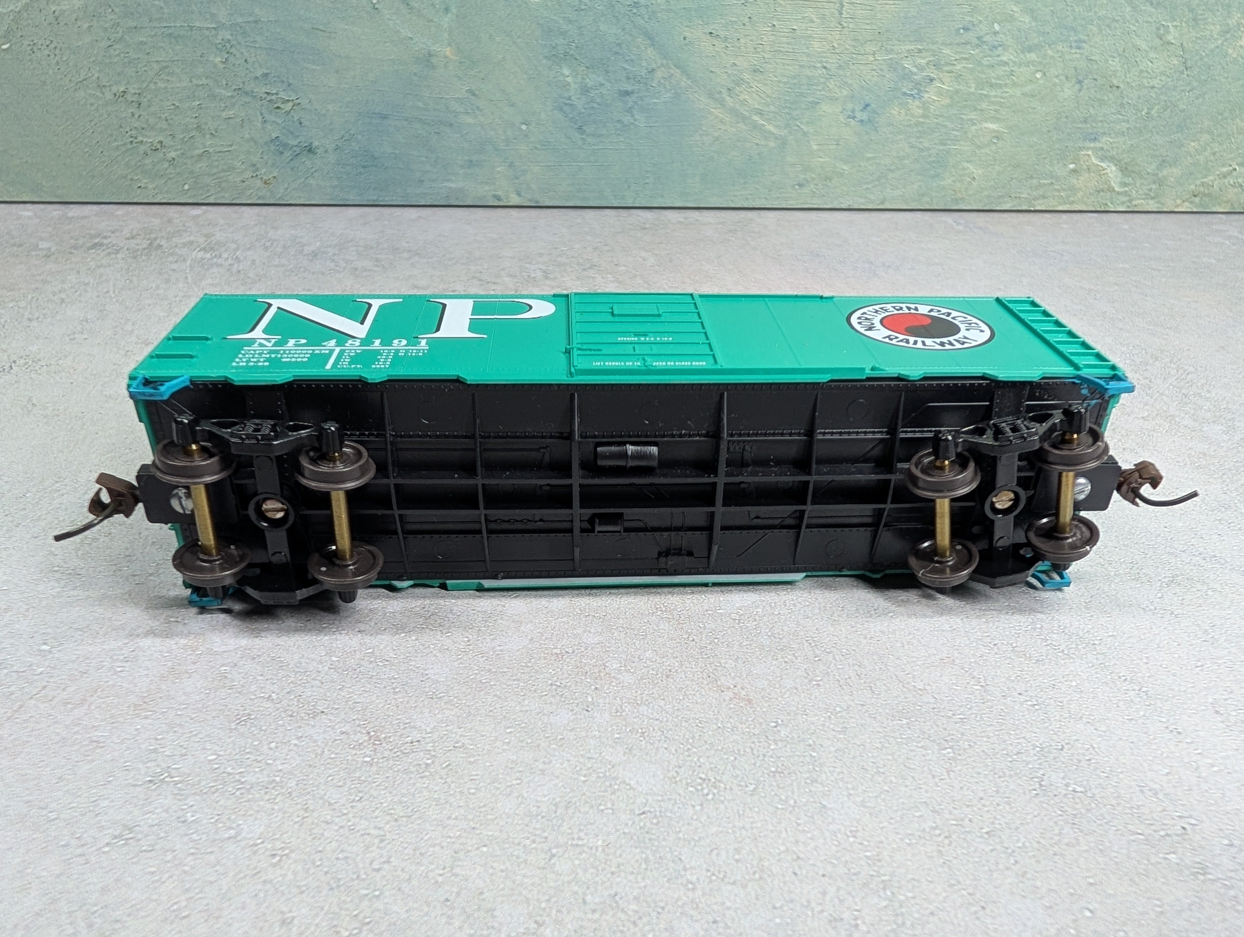 USED Roundhouse HO Scale 40' Box Car Northern Pacific NP #48191