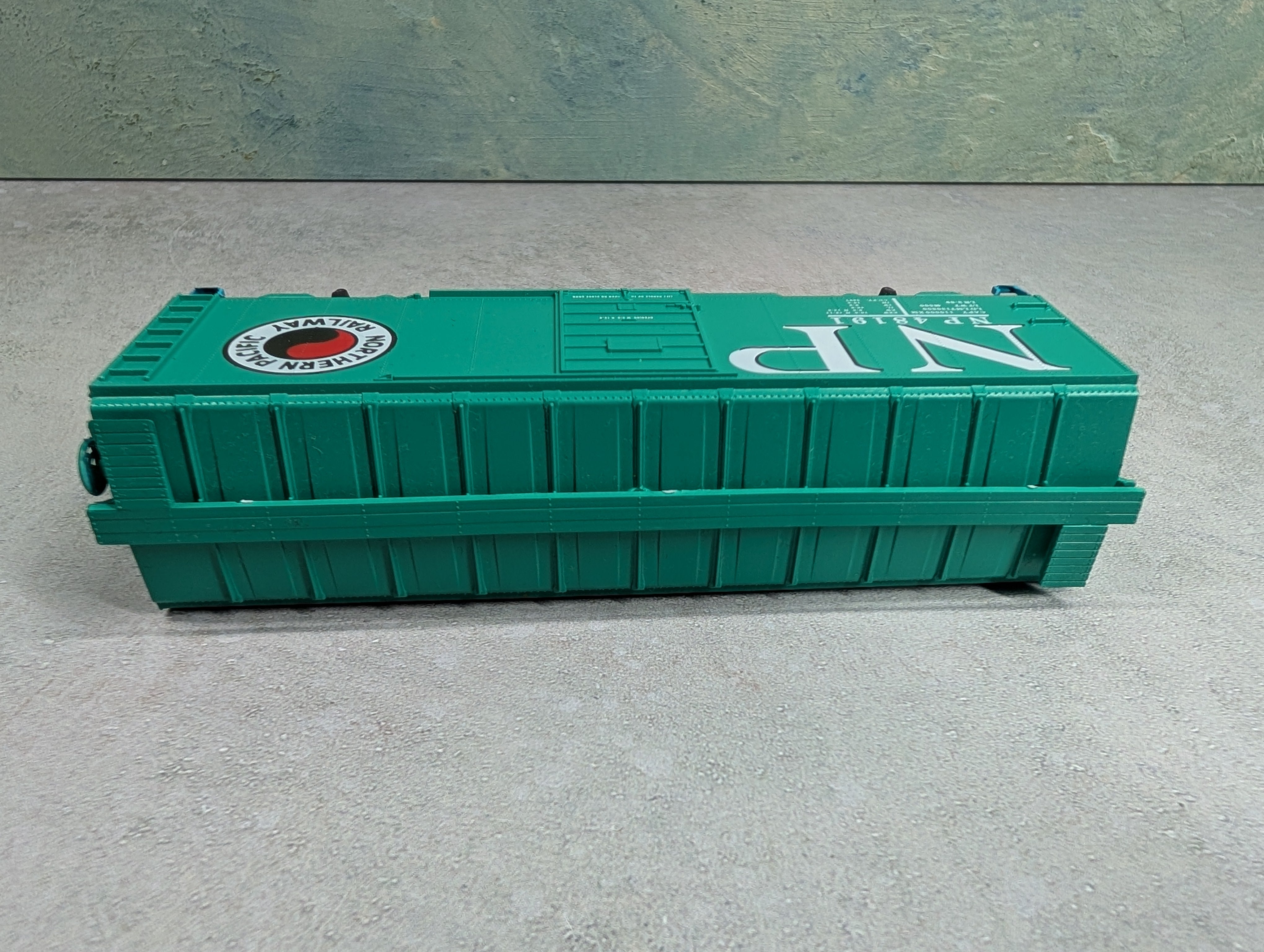 USED Roundhouse HO Scale 40' Box Car Northern Pacific NP #48191