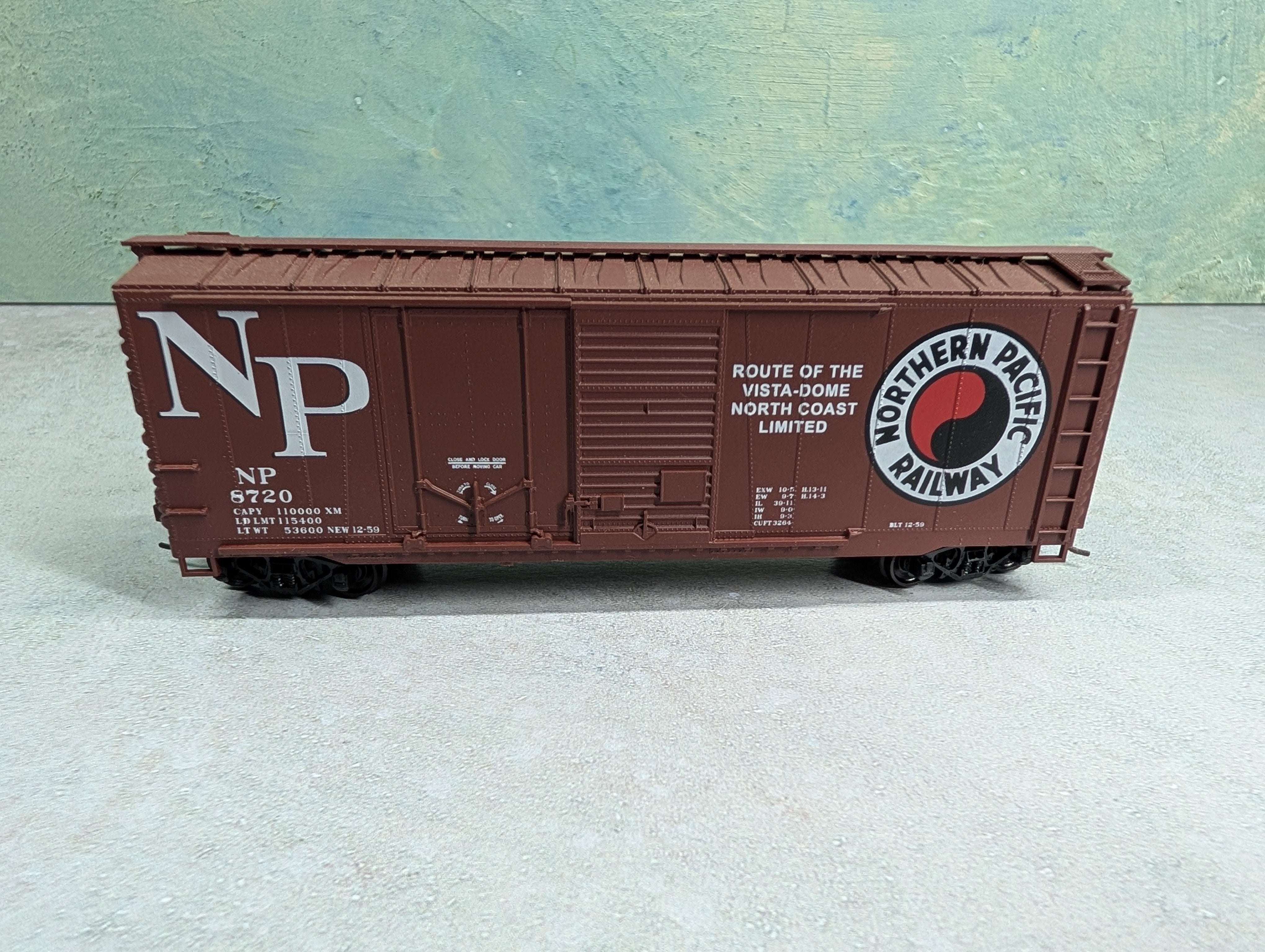 USED Accurail HO Scale 40' DD Box Car Northern Pacific NP #8720