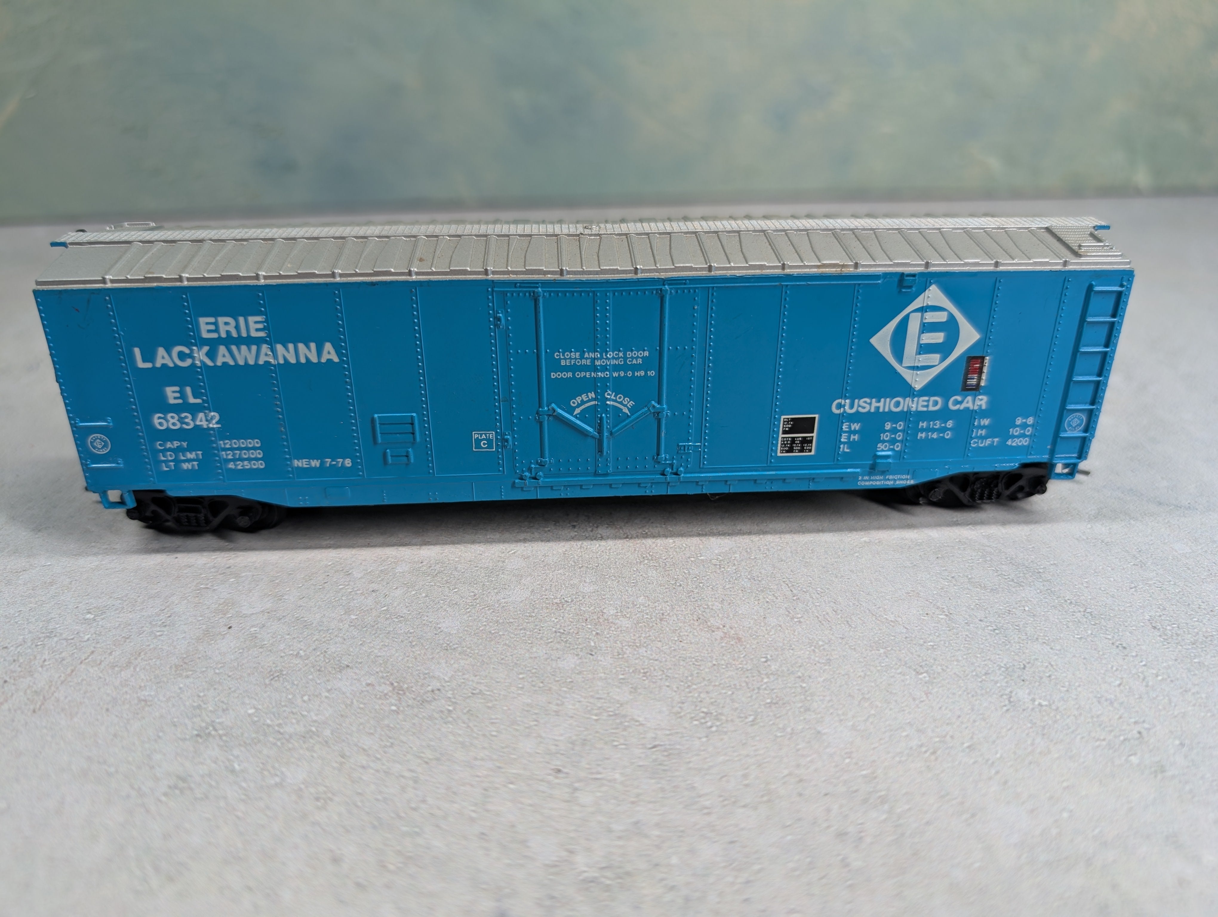 USED Bachmann HO Scale 50' Box Car Erie Lackawanna EL #68342 Kadee Couplers
