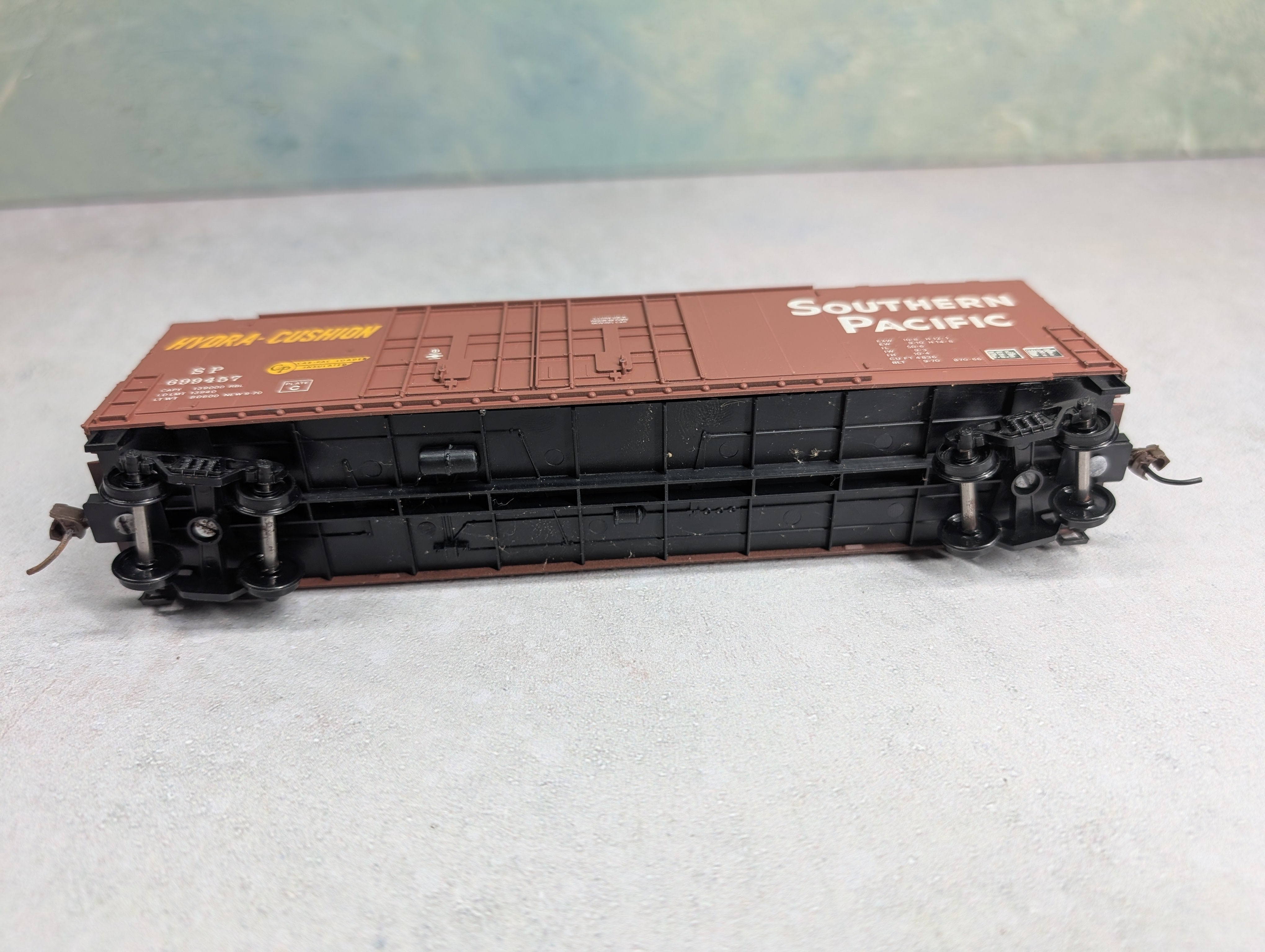 USED Roundhouse HO Scale 50' Hi-Cube Box Car Southern Pacific SP #699457