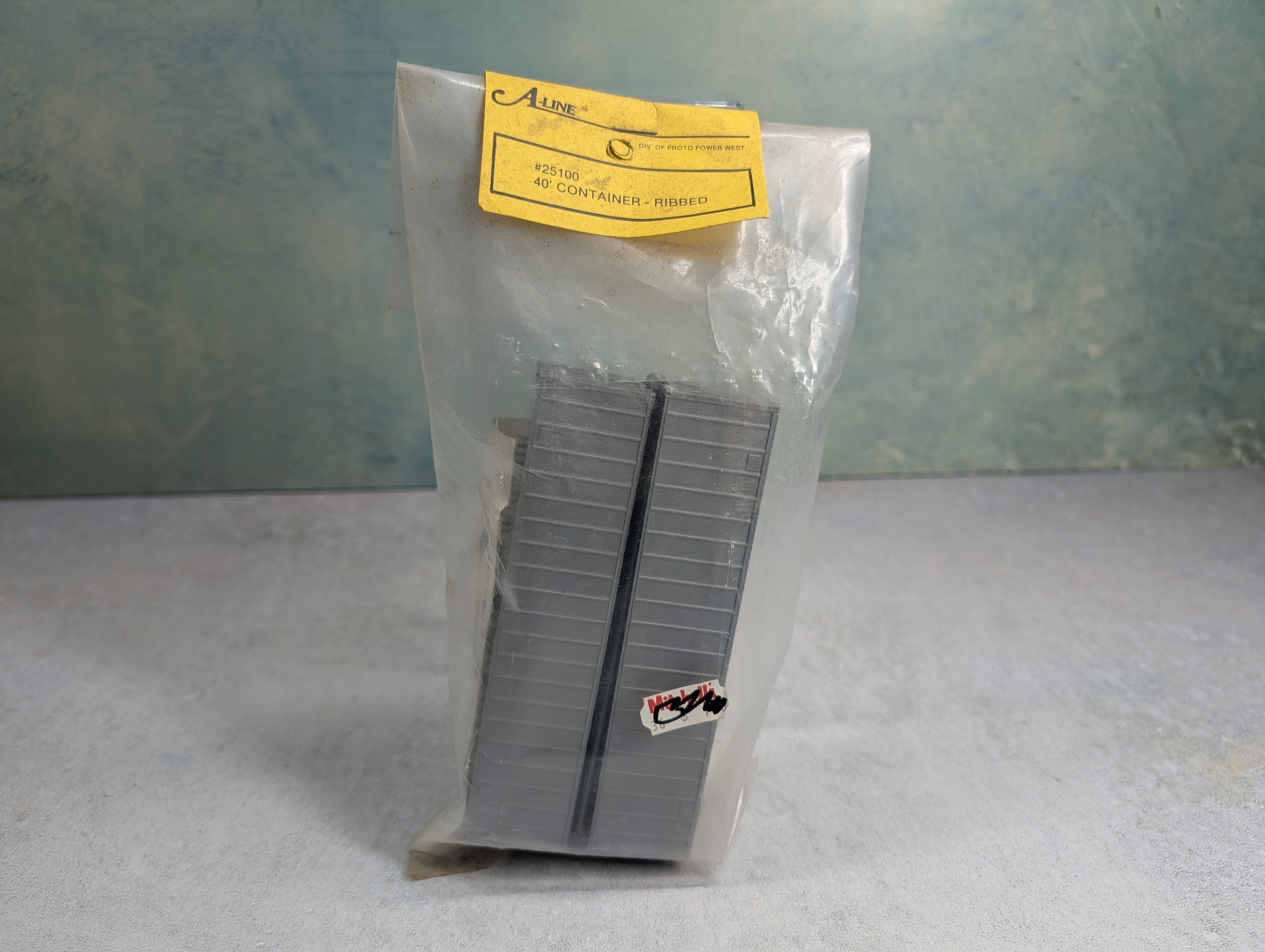 A-Line 25100 HO Scale 40' Container Ribbed KIT