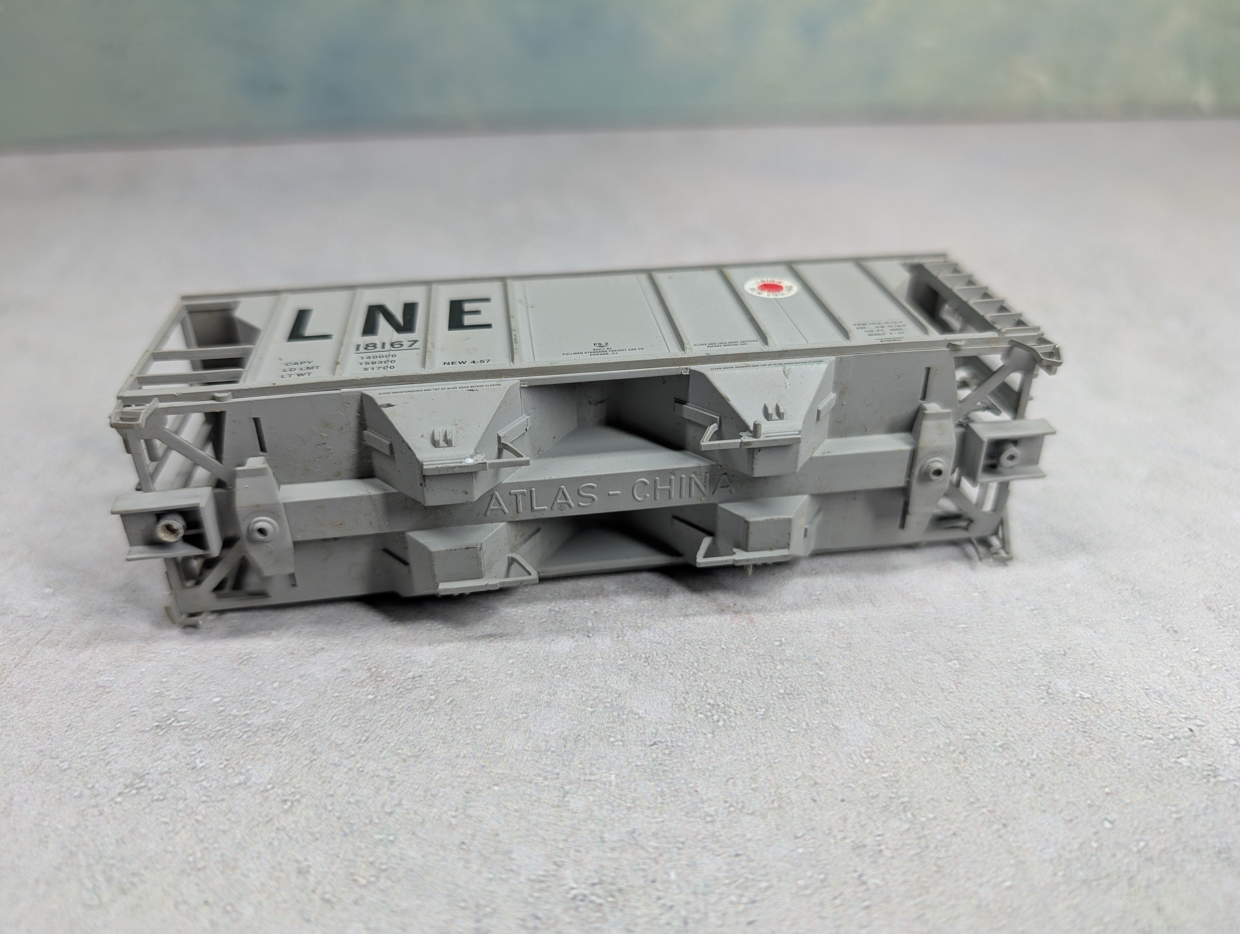 USED Atlas HO Scale Covered Hopper Lehigh and New England LNE #18167 Missing Parts