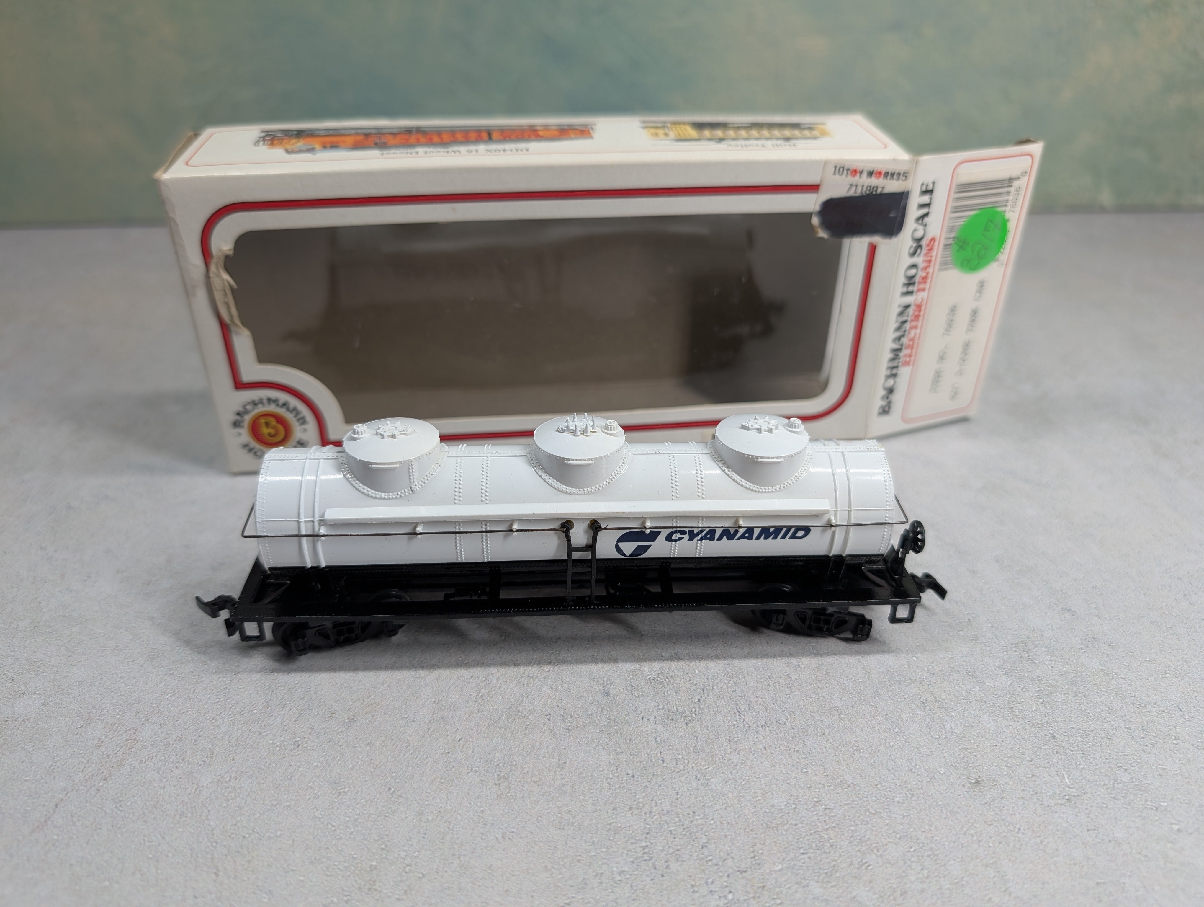 USED Bachmann HO Scale 3 Dome Tank Car Cynamid