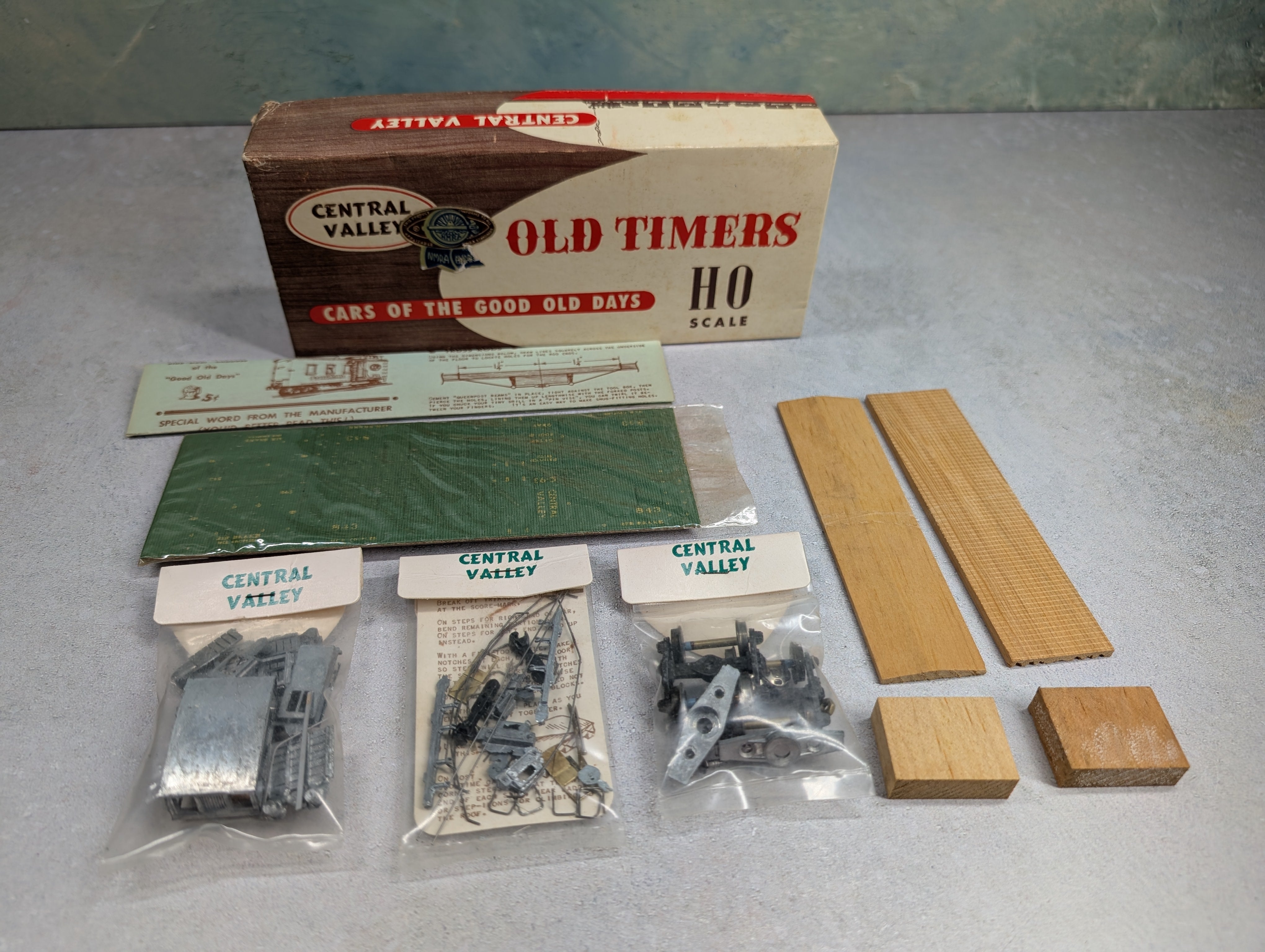 USED Central Valley 993 HO Scale Side Door Caboose #843 Green KIT