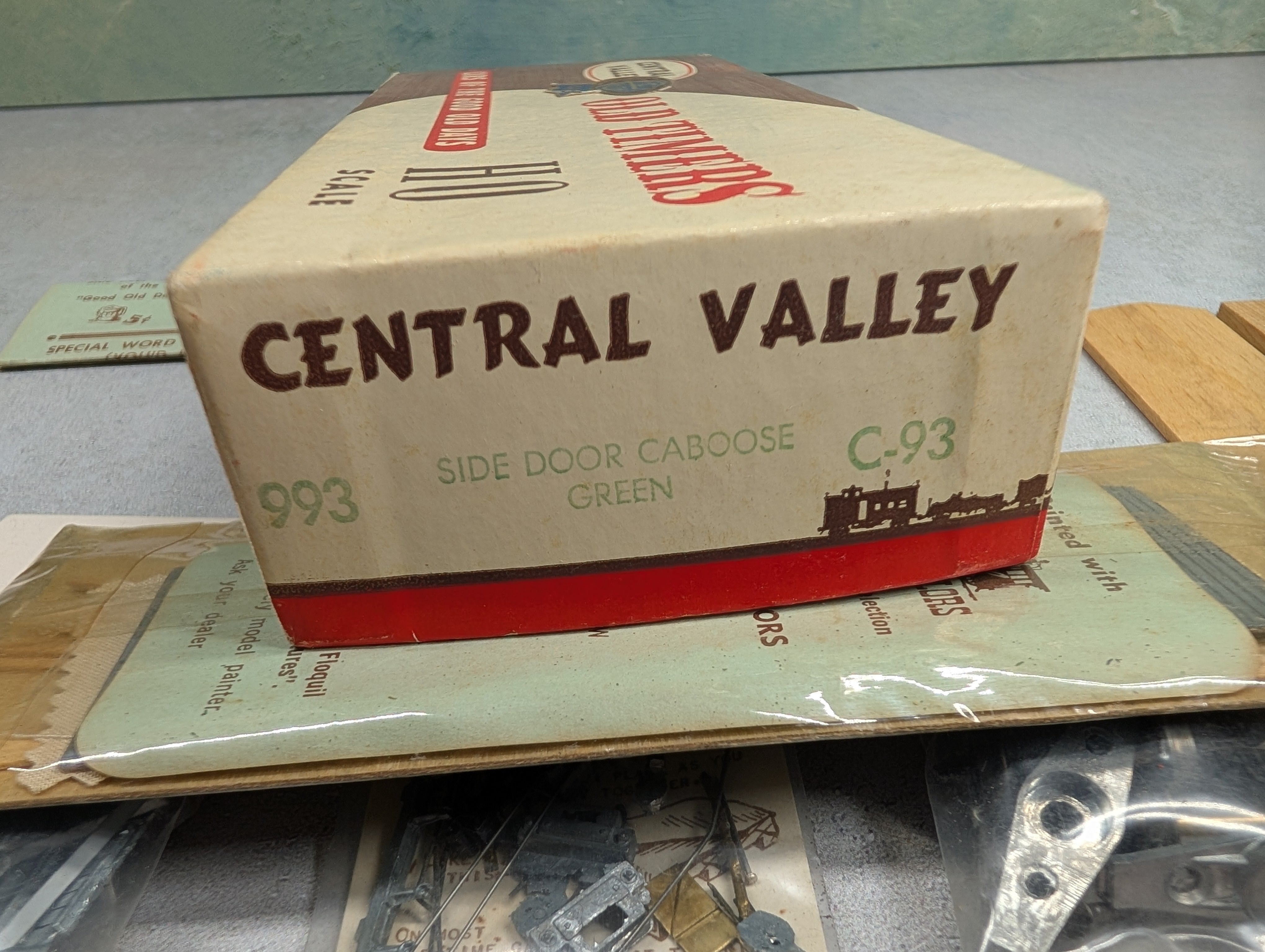 USED Central Valley 993 HO Scale Side Door Caboose #843 Green KIT