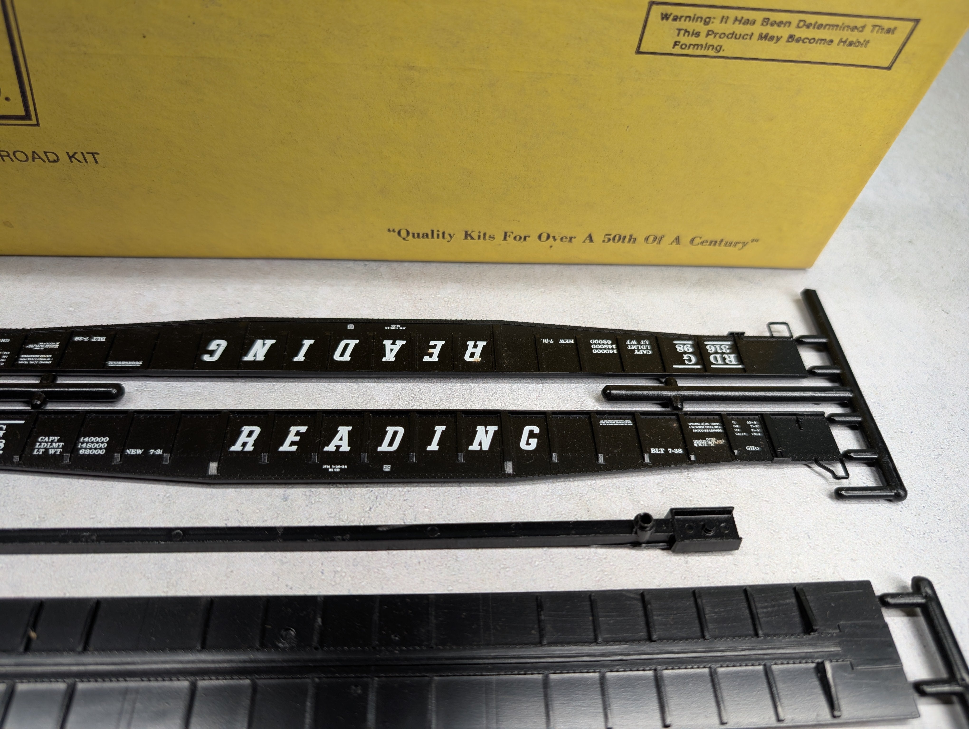 USED E&B VALLEY 18-9015 HO Scale 65' Mill Gondola Reading RDG KIT