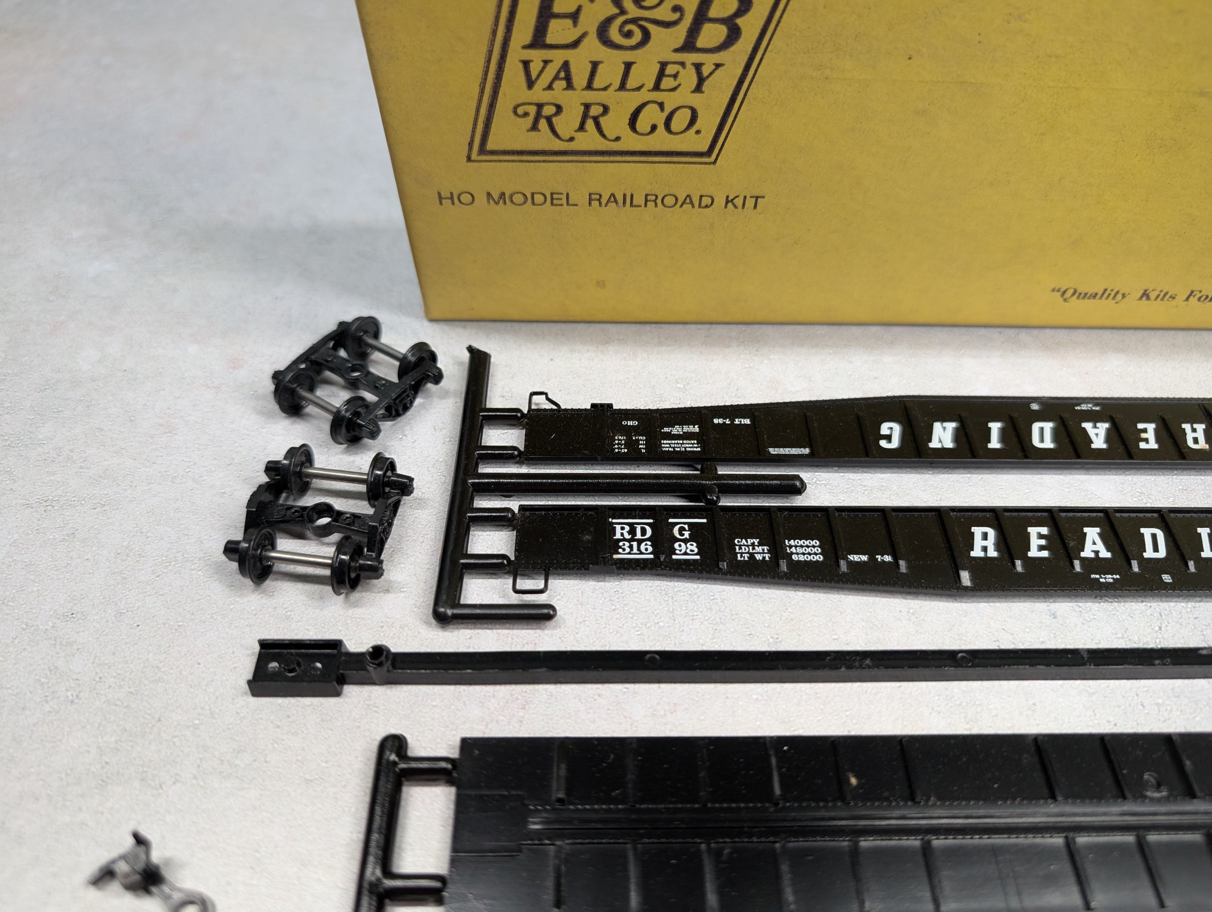 USED E&B VALLEY 18-9015 HO Scale 65' Mill Gondola Reading RDG KIT