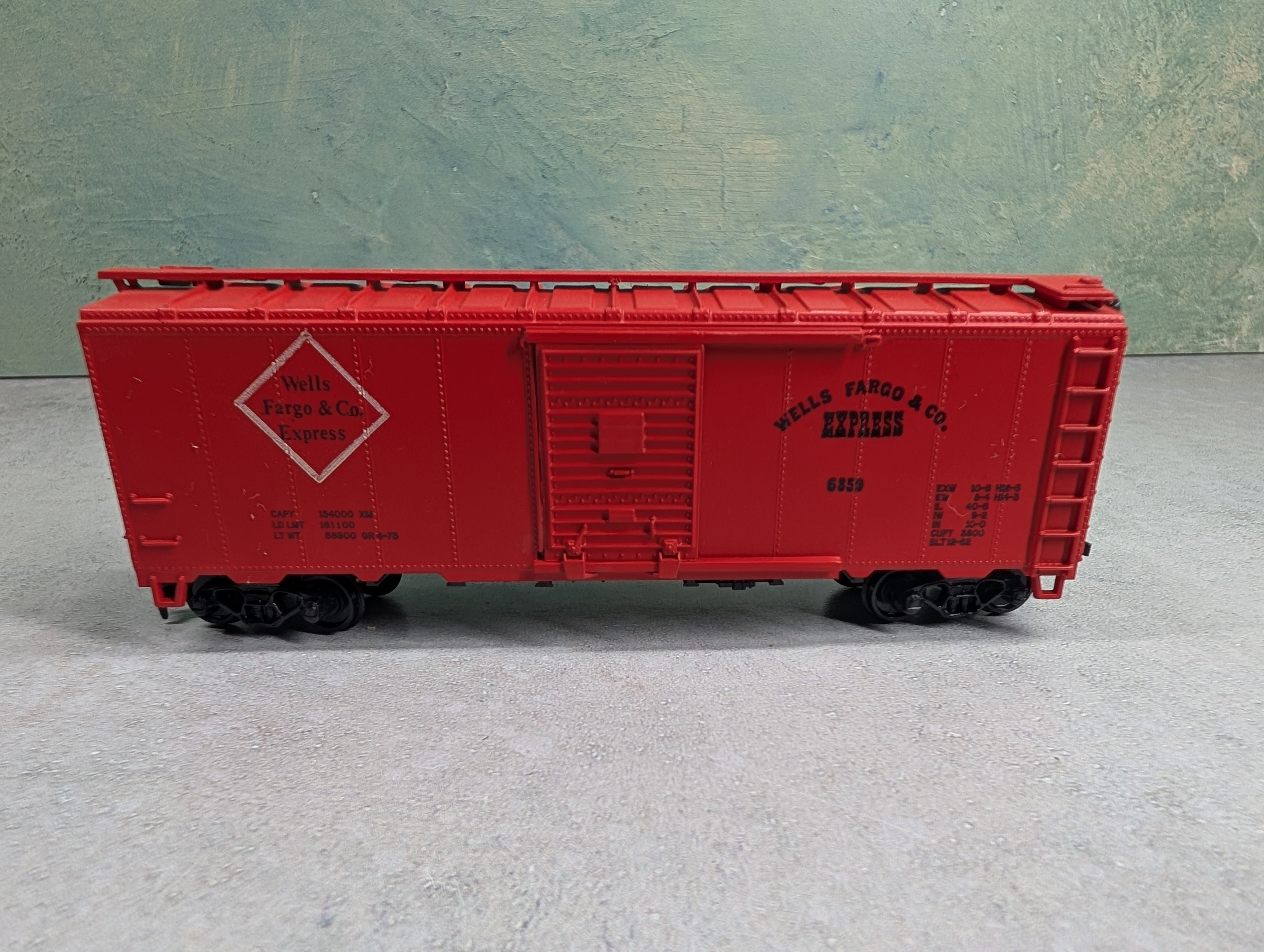 USED Athearn HO Scale 40' Box Car Wells Fargo & Co Express #6859 Bev-Bel