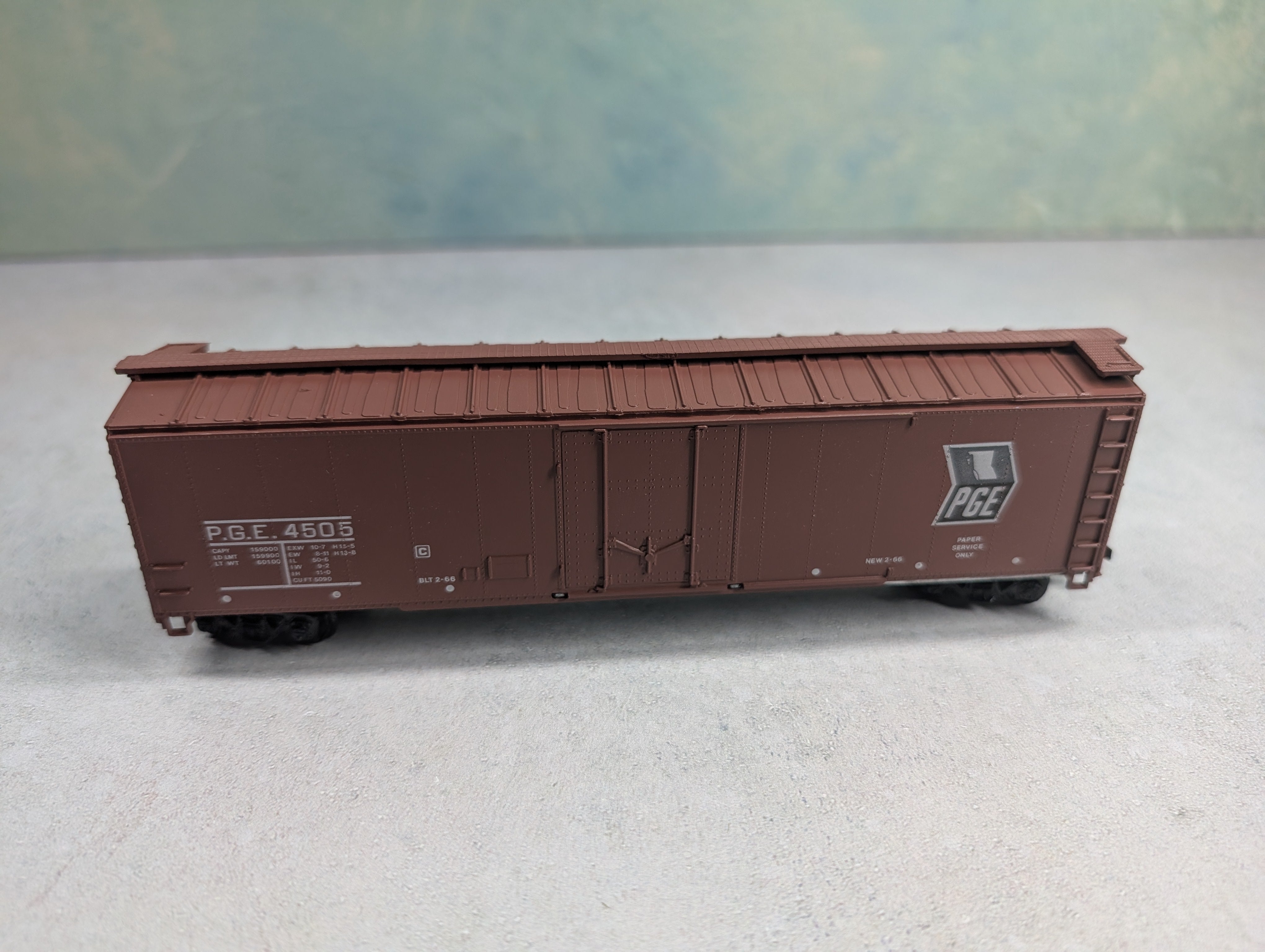 USED Roundhouse HO Scale 50' PD Box Car Pacific Great Eastern PGE #4505