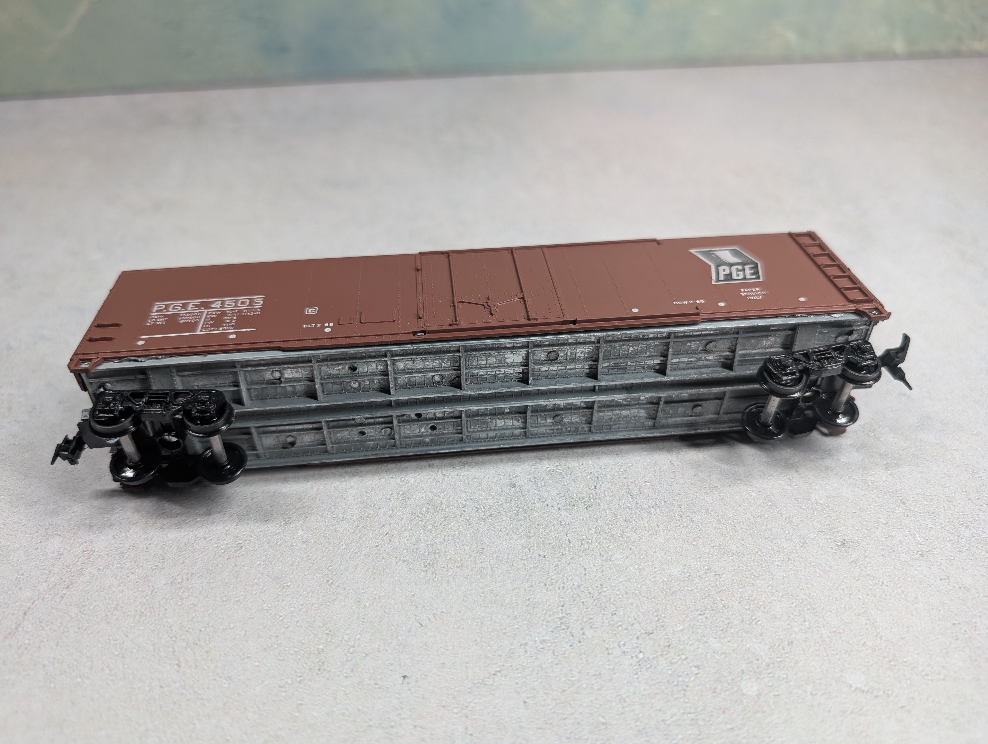 USED Roundhouse HO Scale 50' PD Box Car Pacific Great Eastern PGE #4505