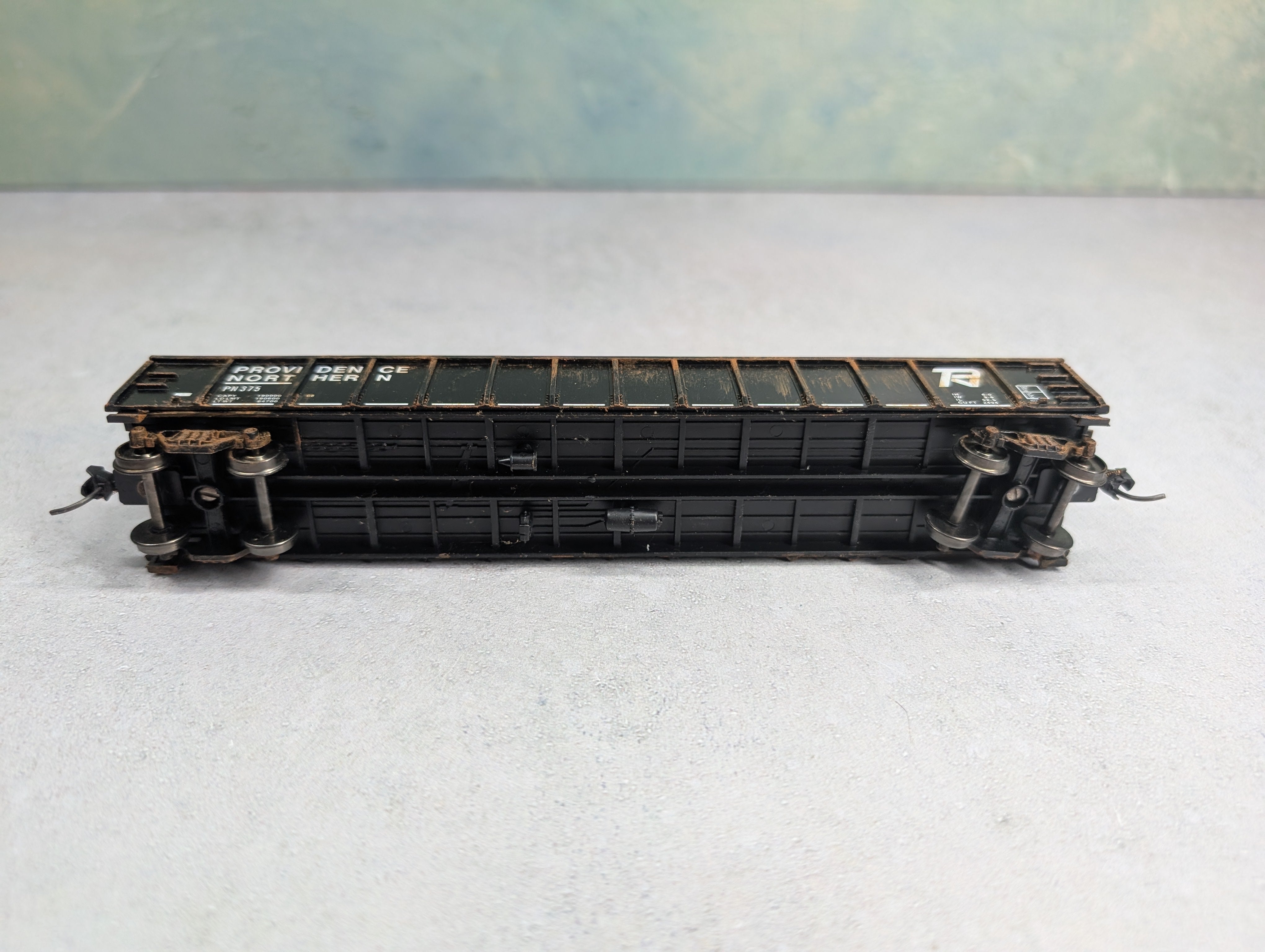 USED Roundhouse HO Scale 52'6" Gondola Providence Northern PN #375 Weathered w/ Stone Load