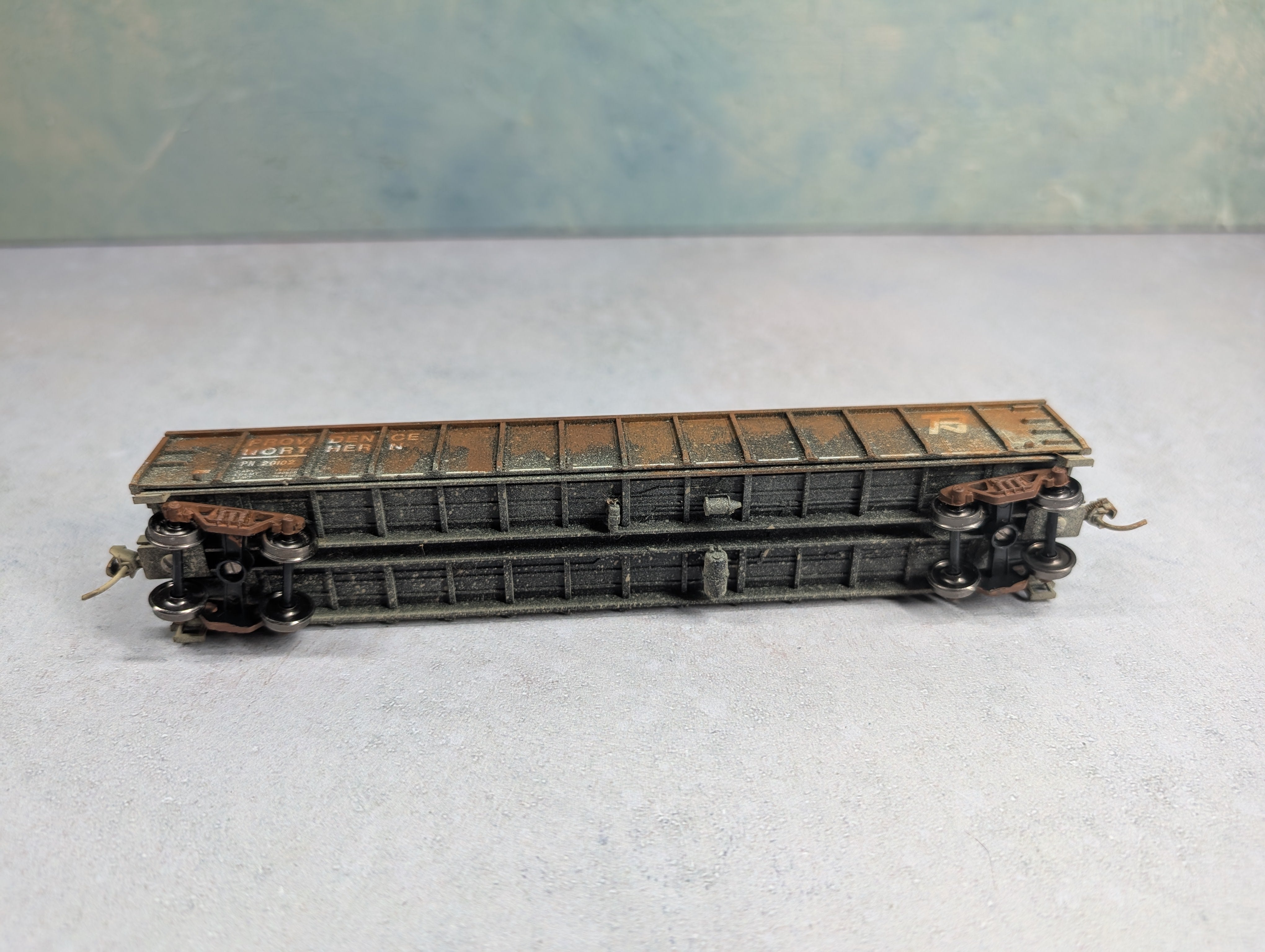 USED Roundhouse HO Scale 52'6" Gondola Providence Northern PN #20102 Weathered w/ Stone Load