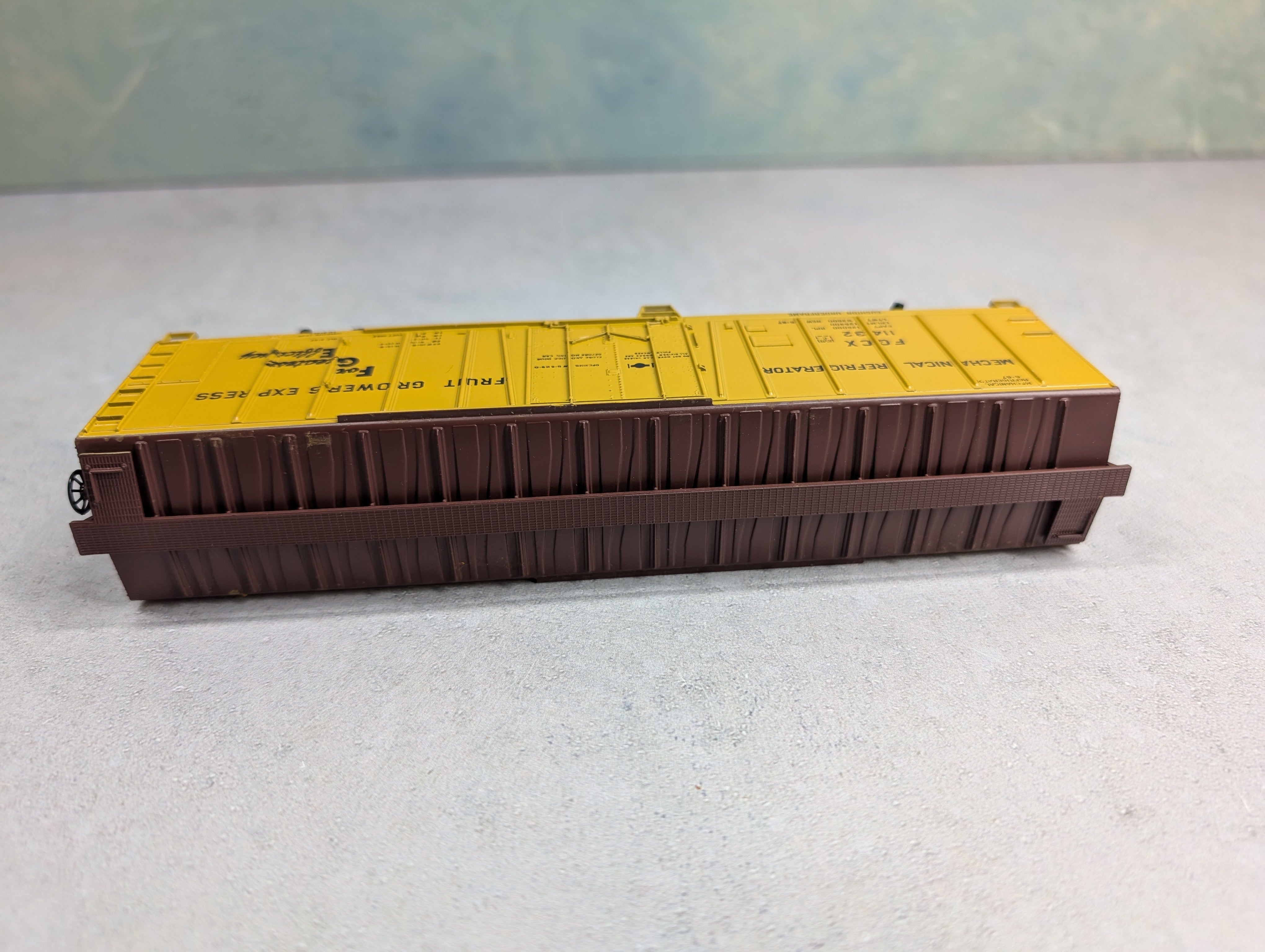 USED Athearn HO Scale 50' Mech Reefer Box Car Fruit Growers Express FGCX #11432