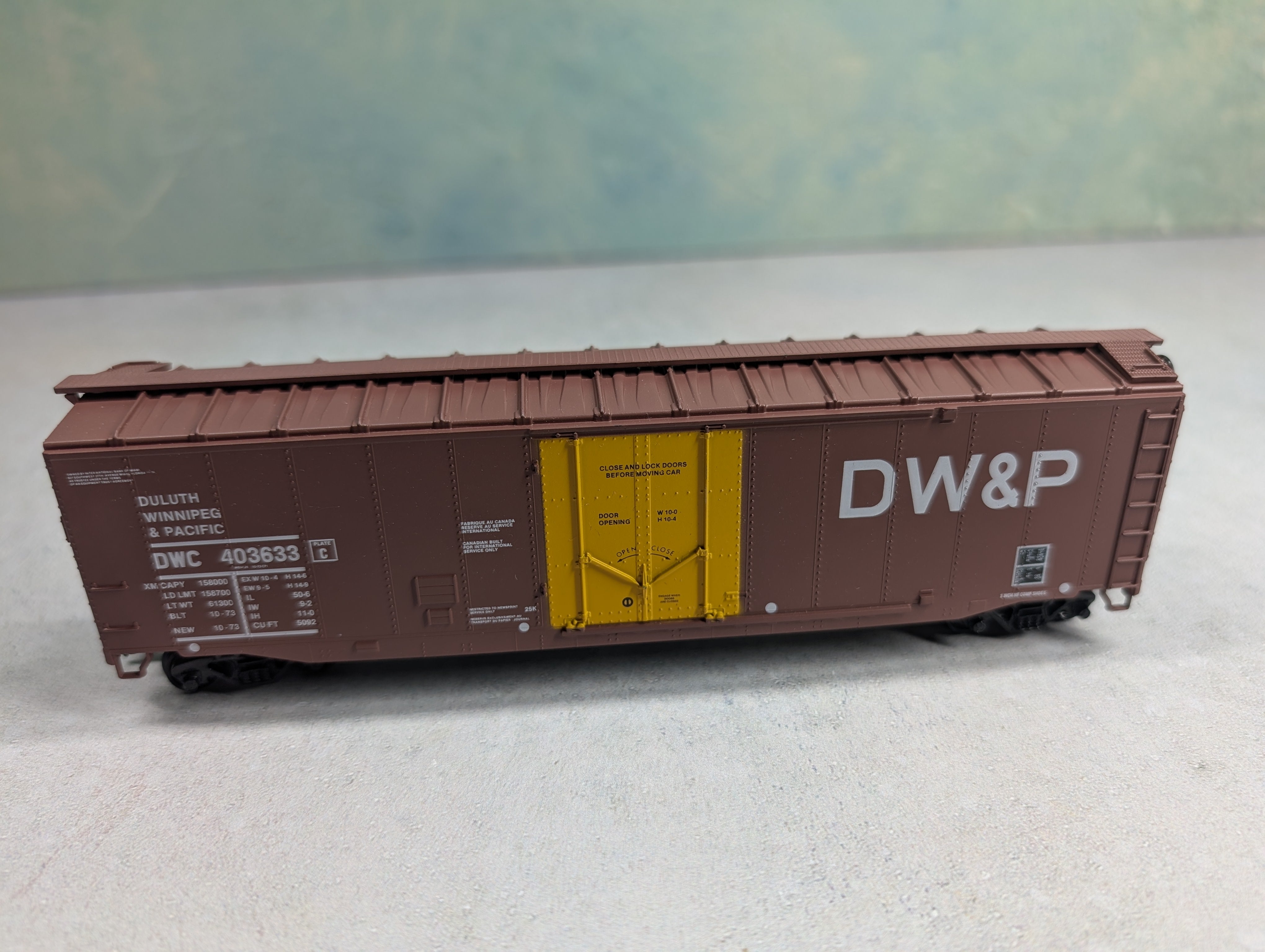 USED Athearn HO Scale 50' PD Box Car Duluth Winnipeg & Pacific DWC #403633 Bev-Bel