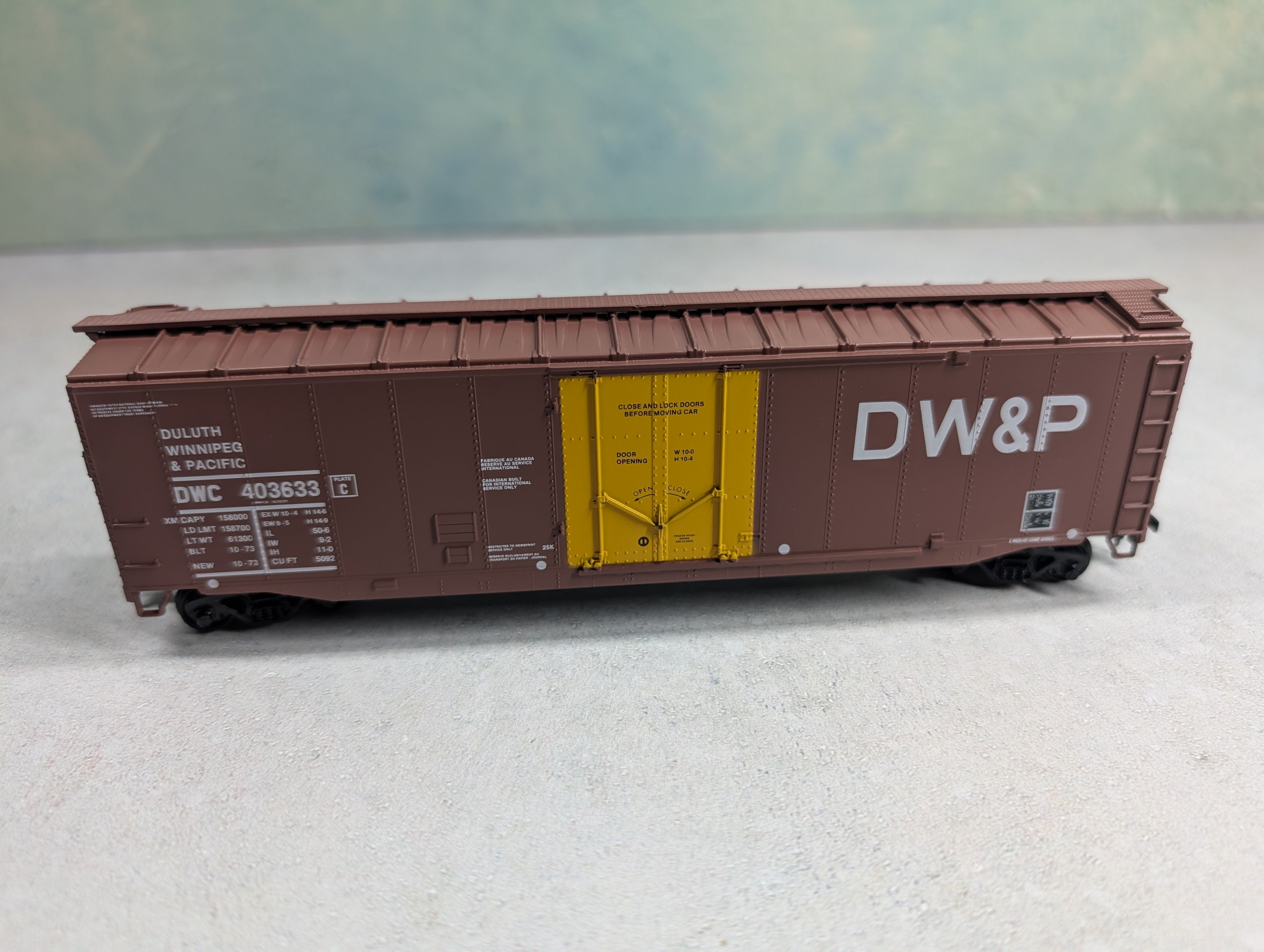 USED Athearn HO Scale 50' PD Box Car Duluth Winnipeg & Pacific DWC #403633 Bev-Bel