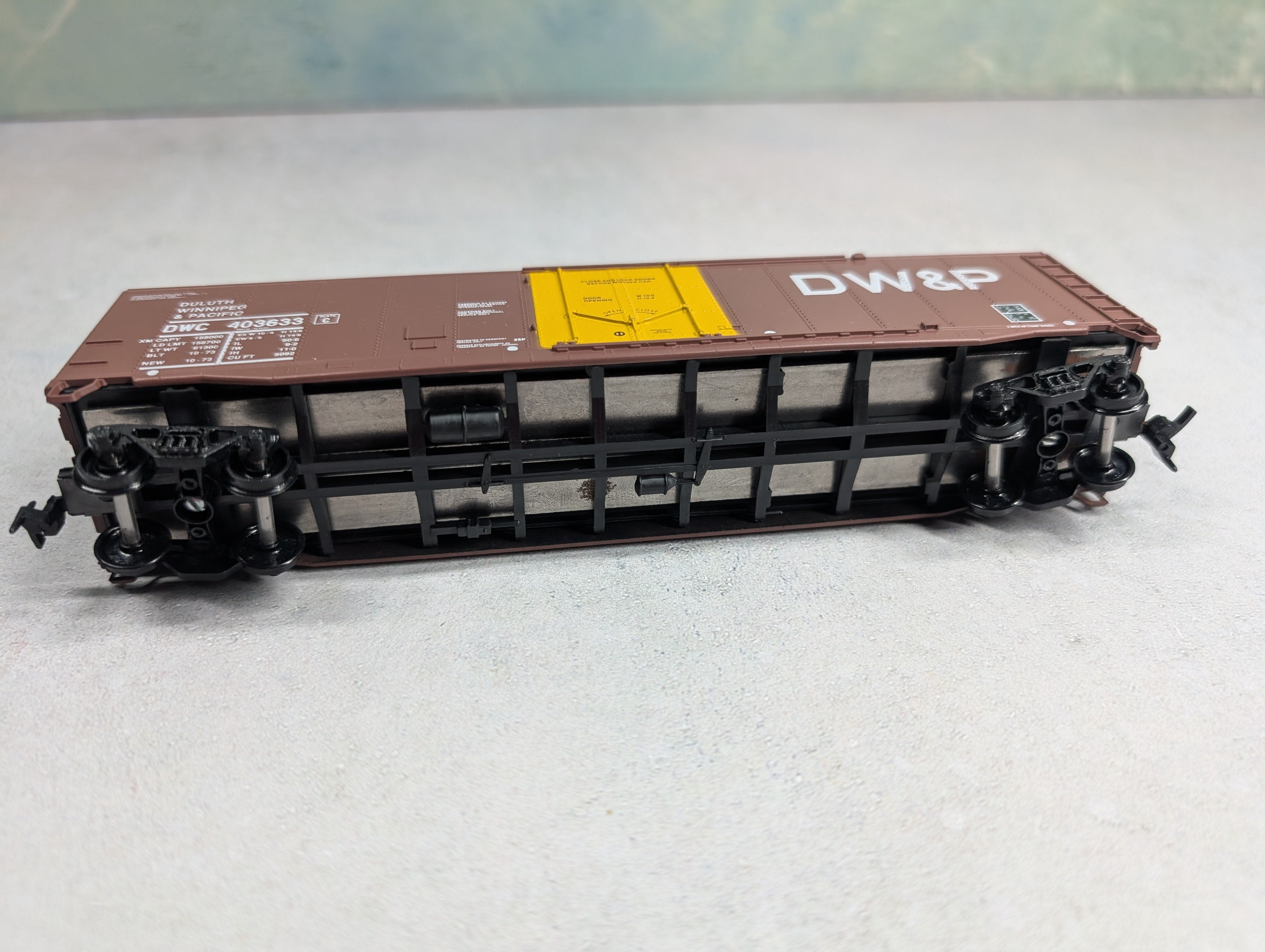 USED Athearn HO Scale 50' PD Box Car Duluth Winnipeg & Pacific DWC #403633 Bev-Bel