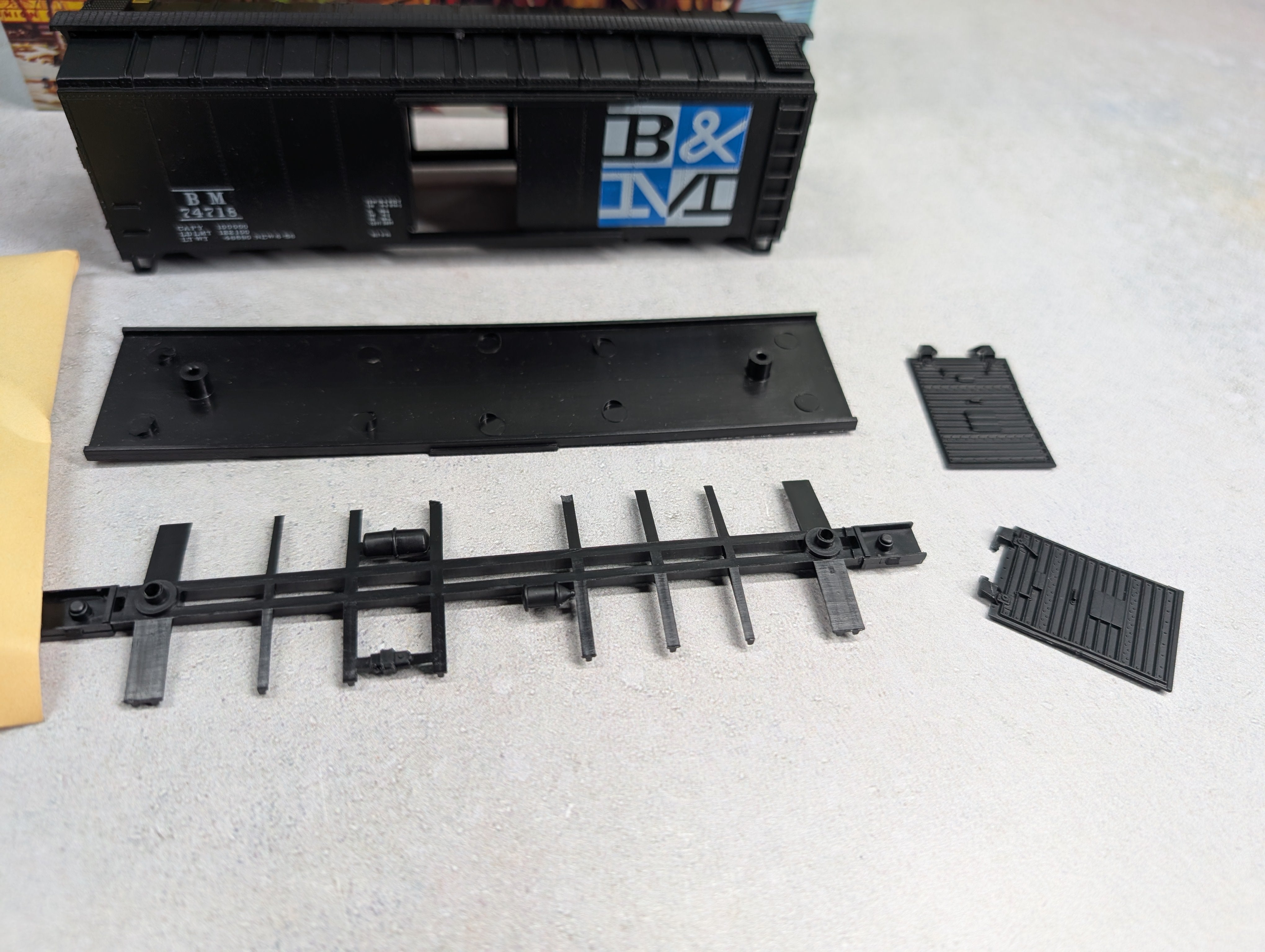 USED Athearn HO Scale 40' Steel Box Car Boston and Maine BM #74718 Bev-Bel KIT