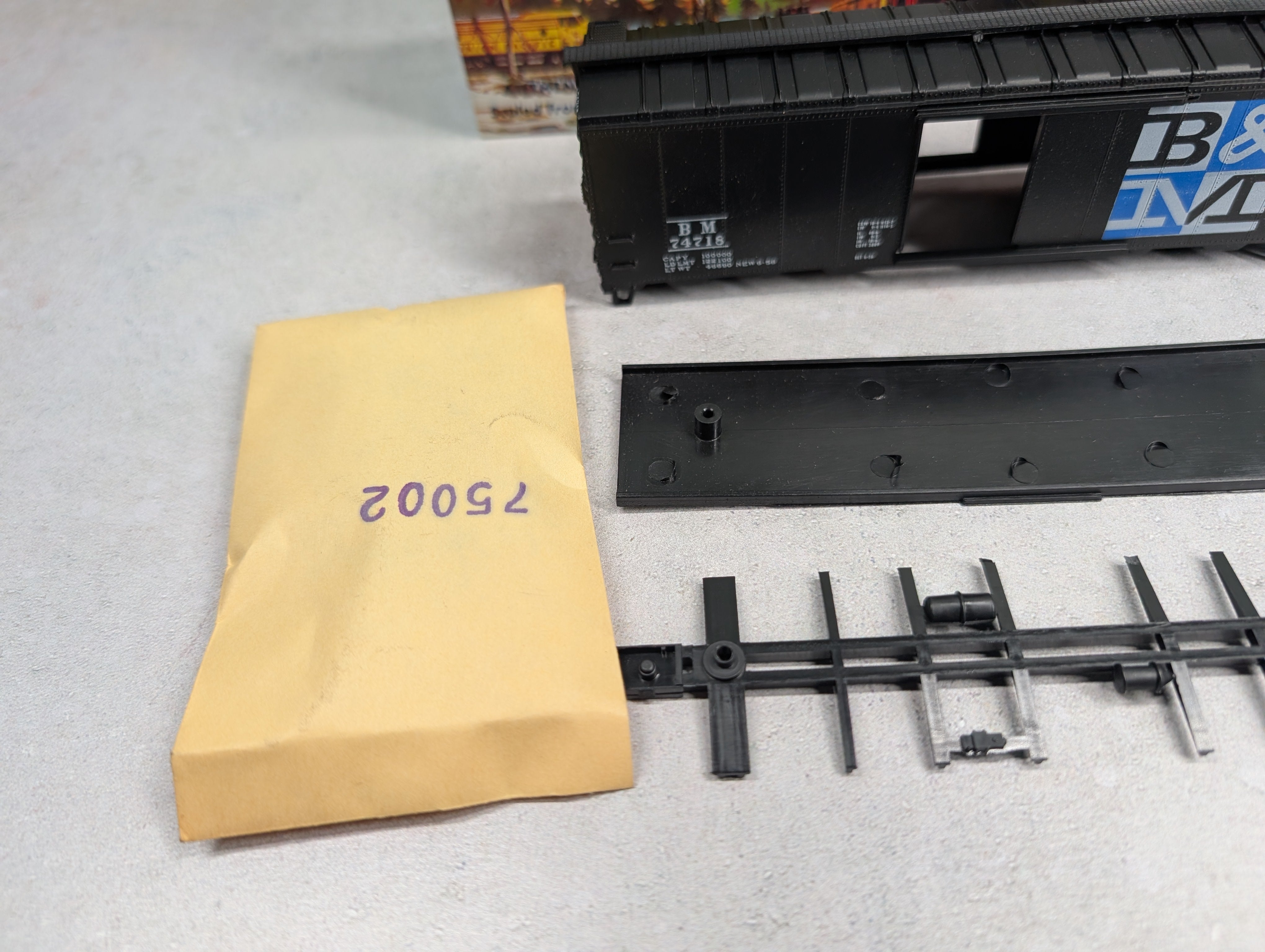 USED Athearn HO Scale 40' Steel Box Car Boston and Maine BM #74718 Bev-Bel KIT