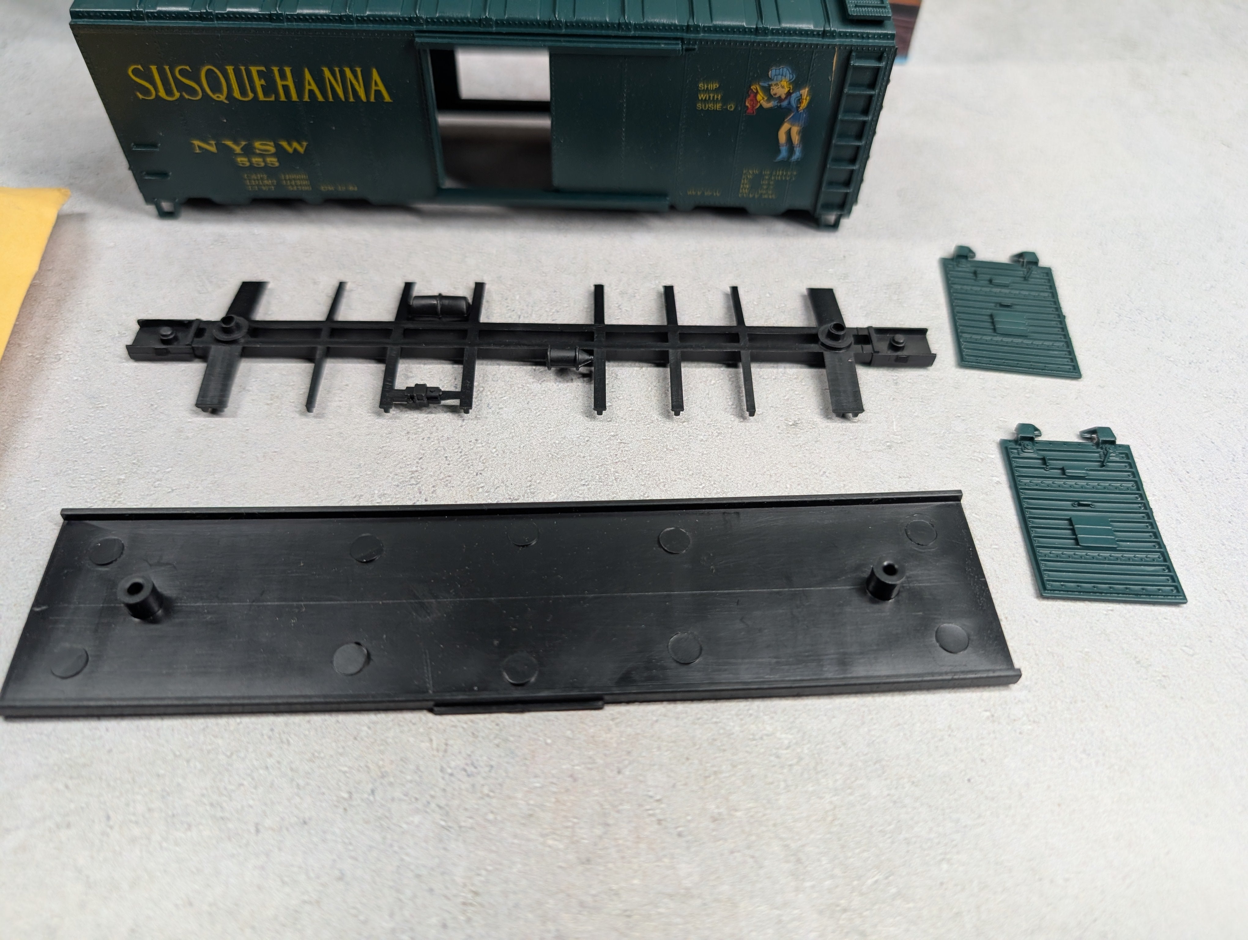 USED Athearn HO Scale 40' Steel Box Car New York Susquehanna & Western NYSW #555 Bev-Bel KIT