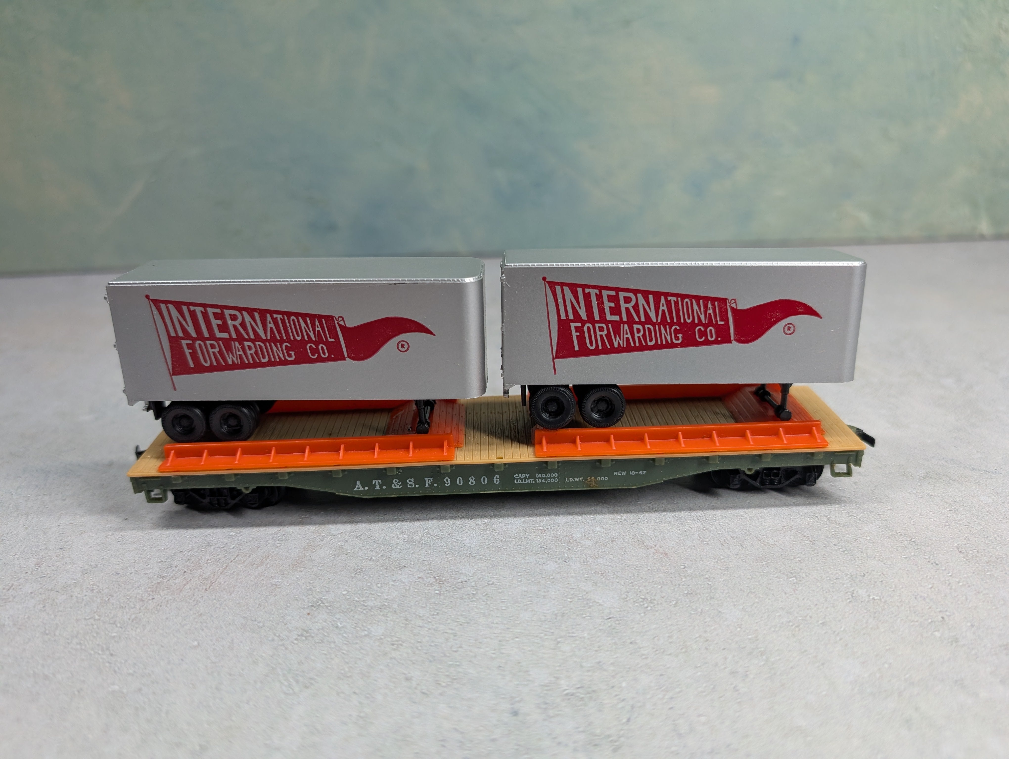 USED Tyco HO Scale 50' Trailer Santa Fe ATSF #90806 w/ 2 International Trailers