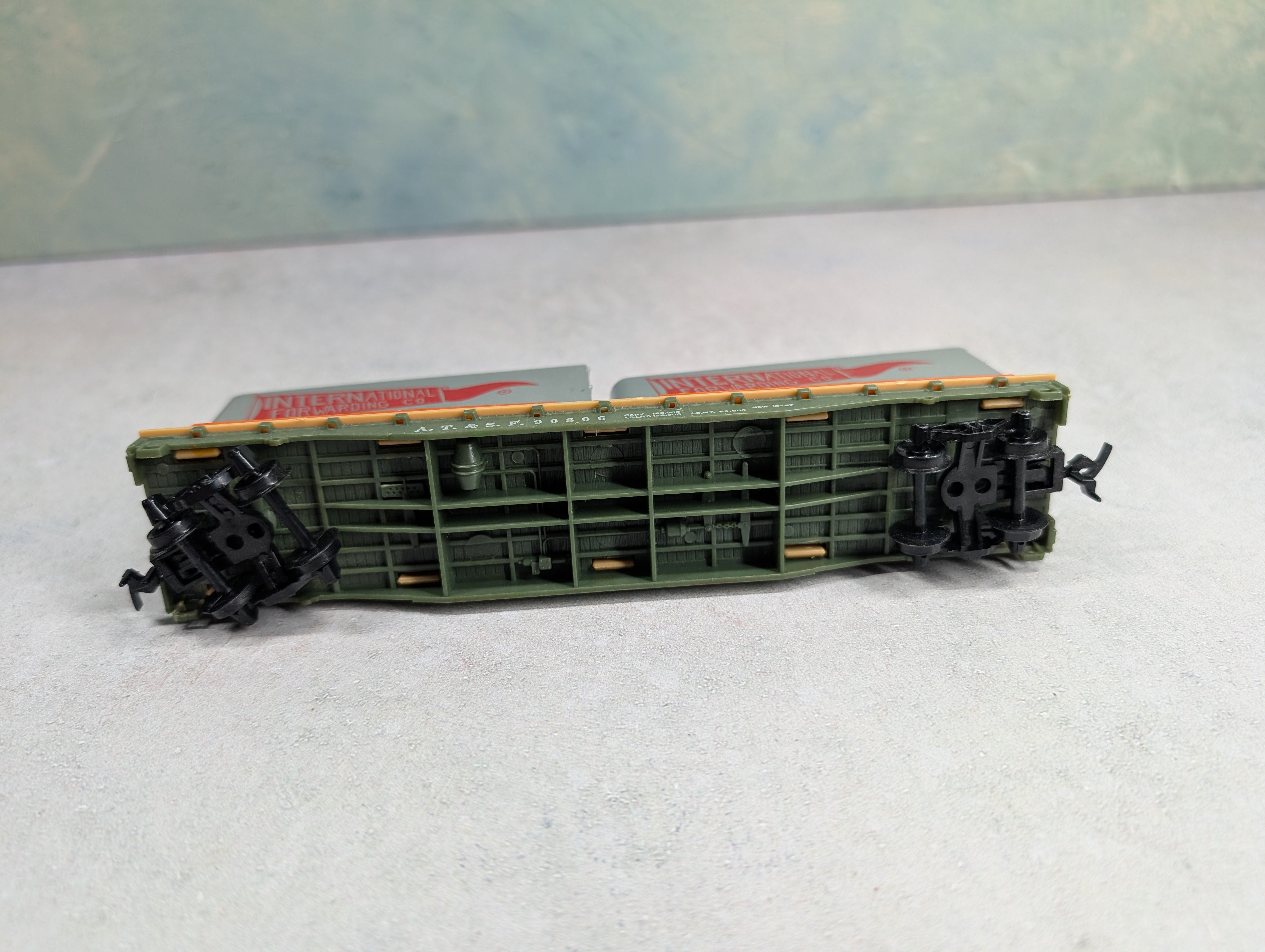 USED Tyco HO Scale 50' Trailer Santa Fe ATSF #90806 w/ 2 International Trailers