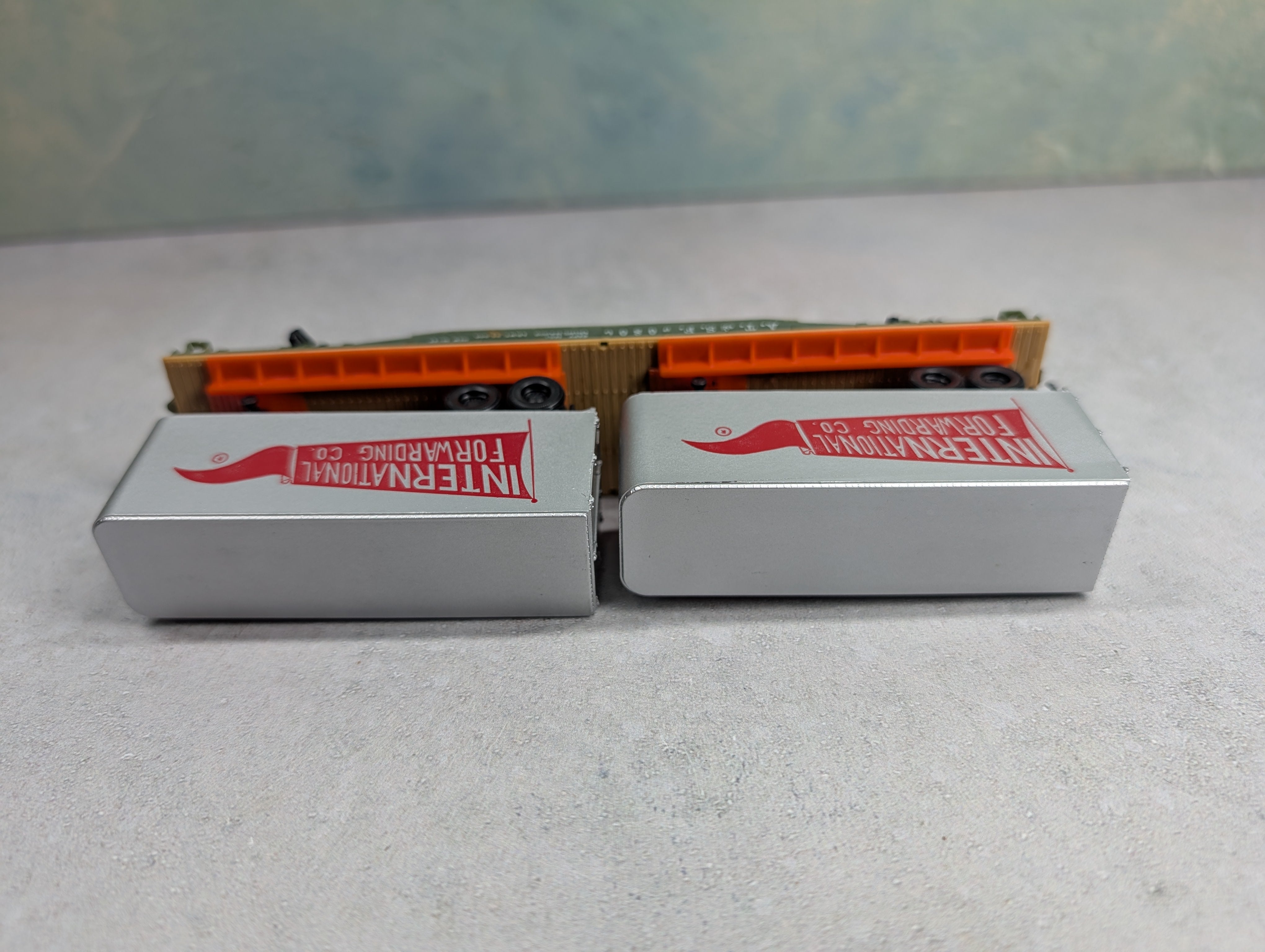 USED Tyco HO Scale 50' Trailer Santa Fe ATSF #90806 w/ 2 International Trailers