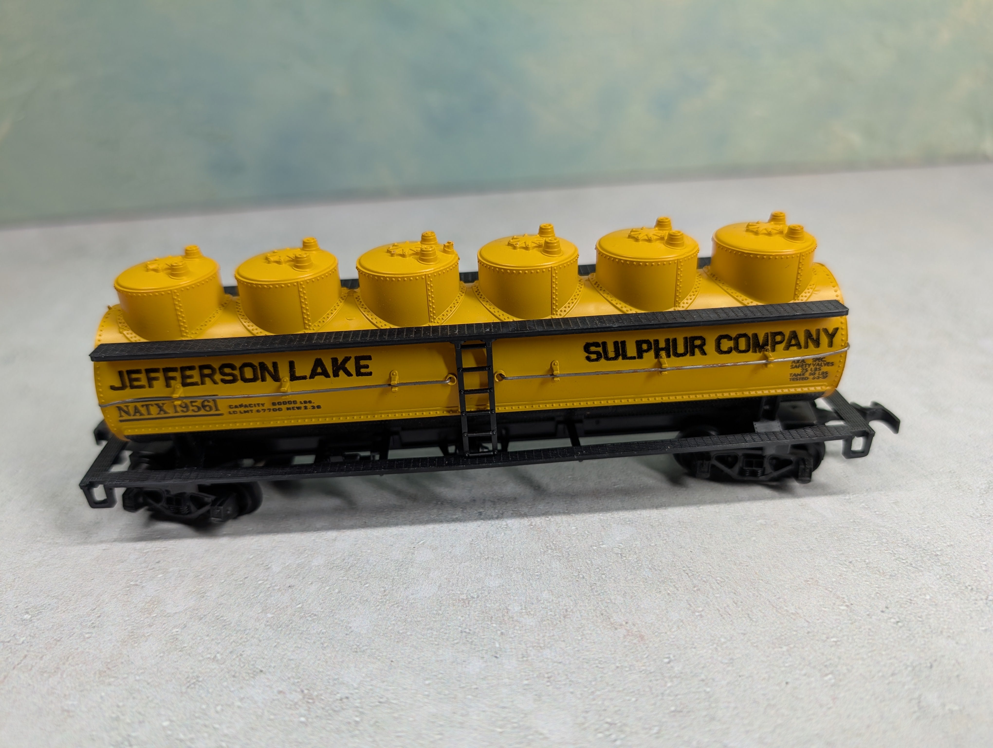 USED HO Scale 6 Dome Tank Car Jefferson Lake Sulphur Company NATX #19561