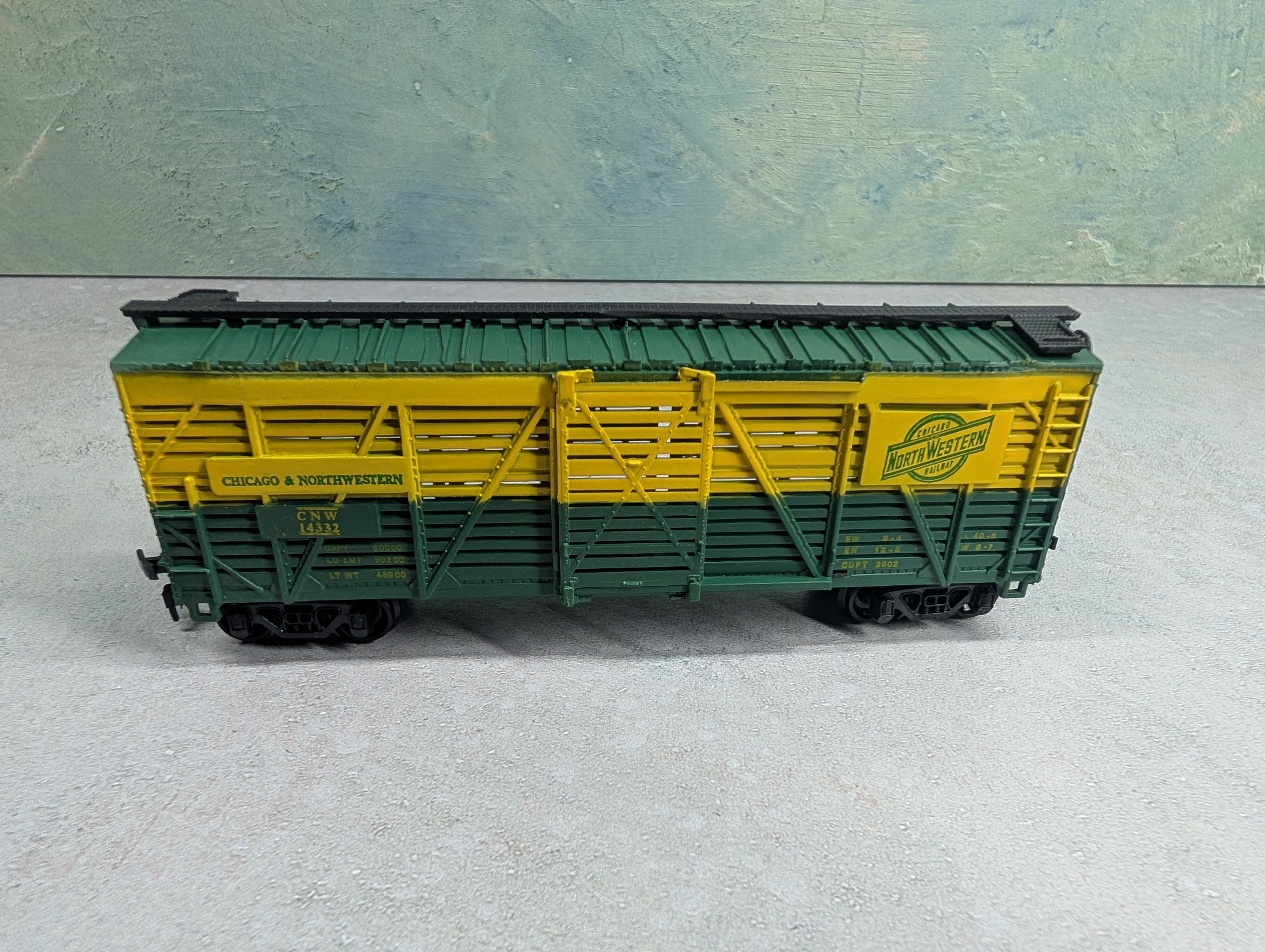 USED AHM HO Scale 40' Stock Car Chicago & North Western CNW #14332