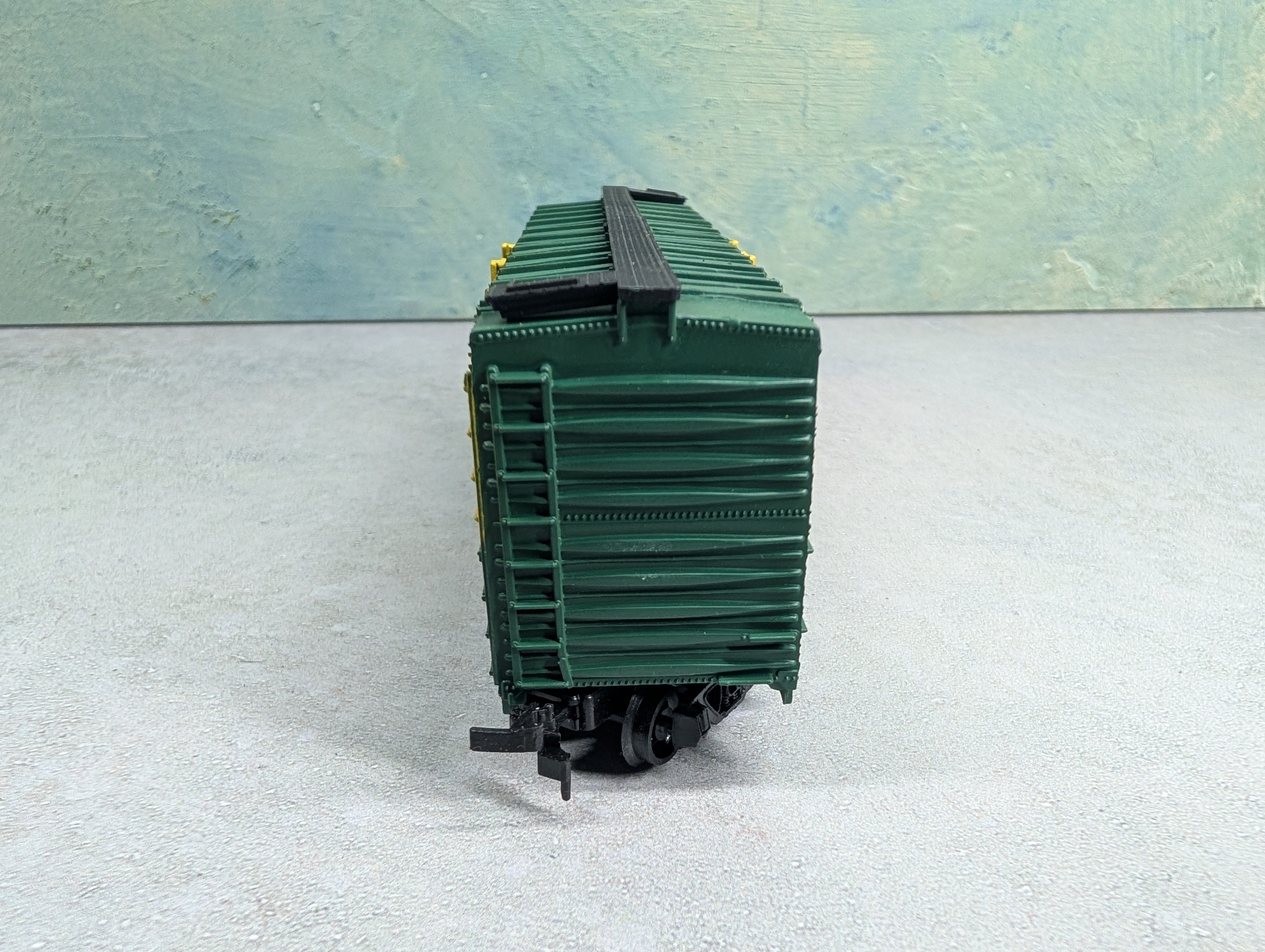 USED AHM HO Scale 40' Stock Car Chicago & North Western CNW #14332