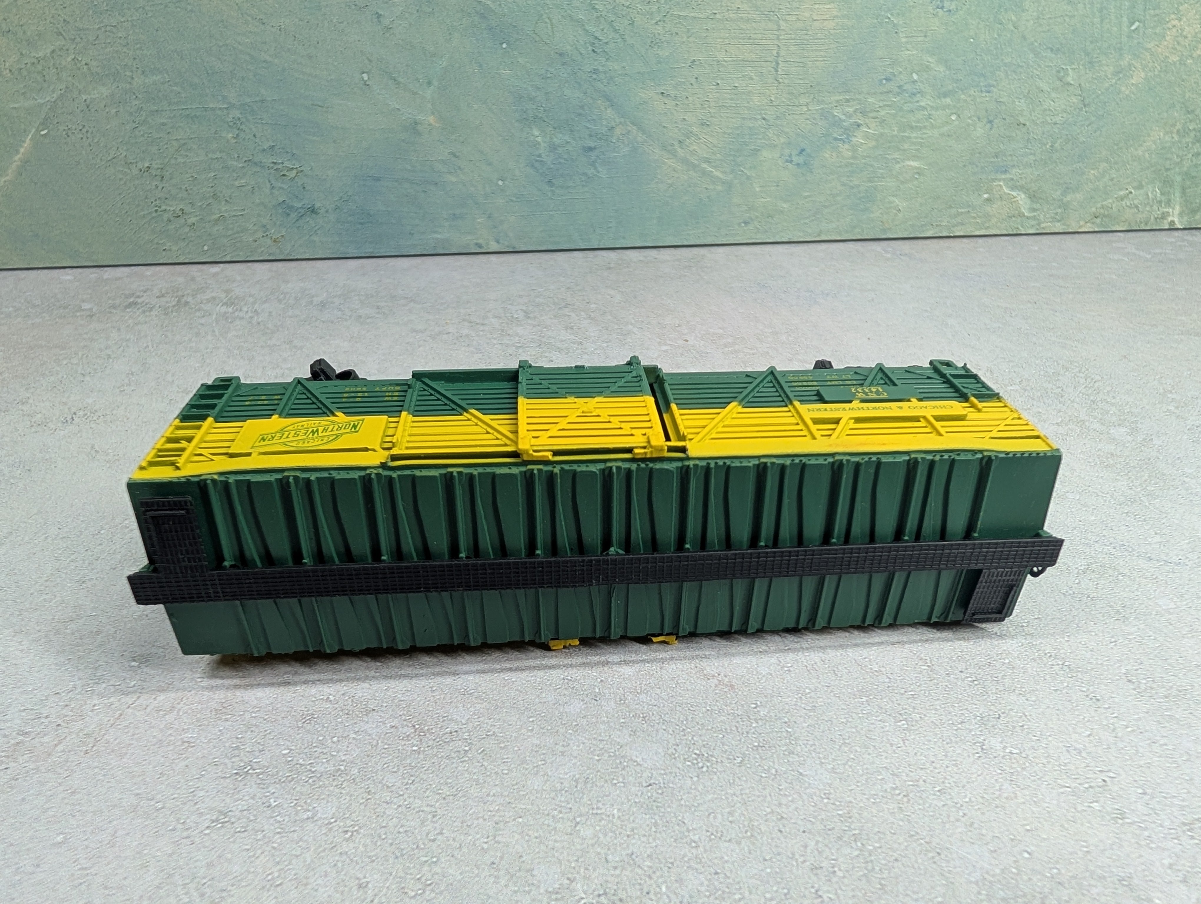 USED AHM HO Scale 40' Stock Car Chicago & North Western CNW #14332