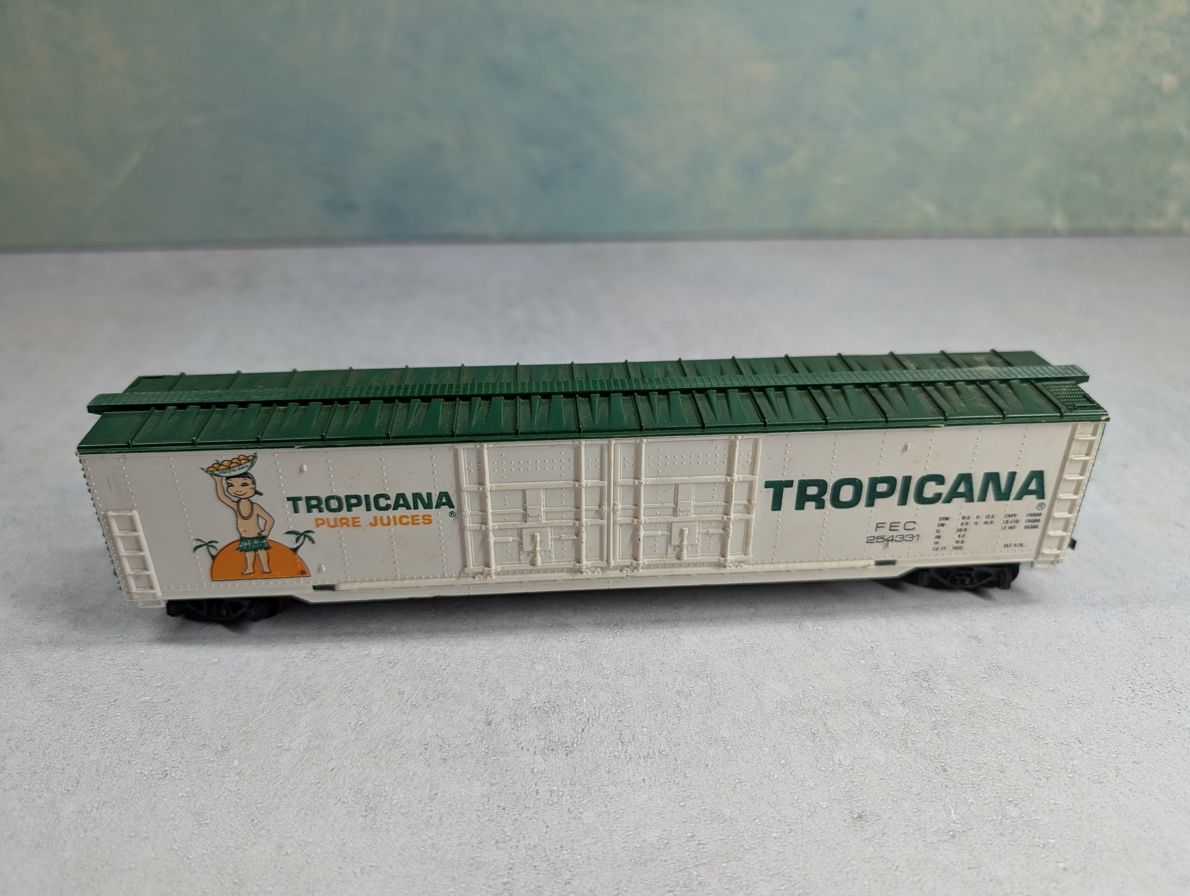 USED Tyco HO Scale 60' Box Car Tropicana FEC #254331