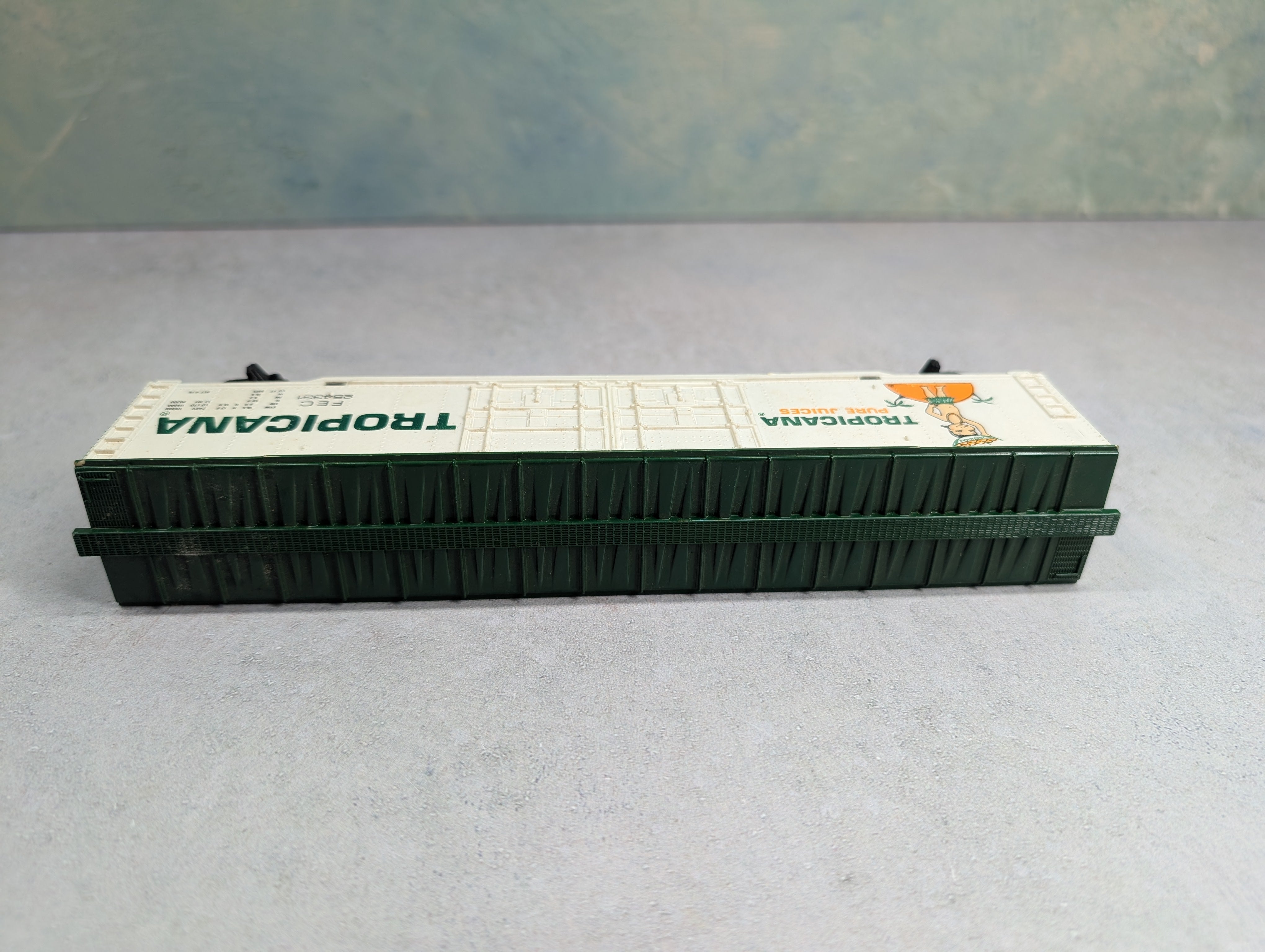 USED Tyco HO Scale 60' Box Car Tropicana FEC #254331