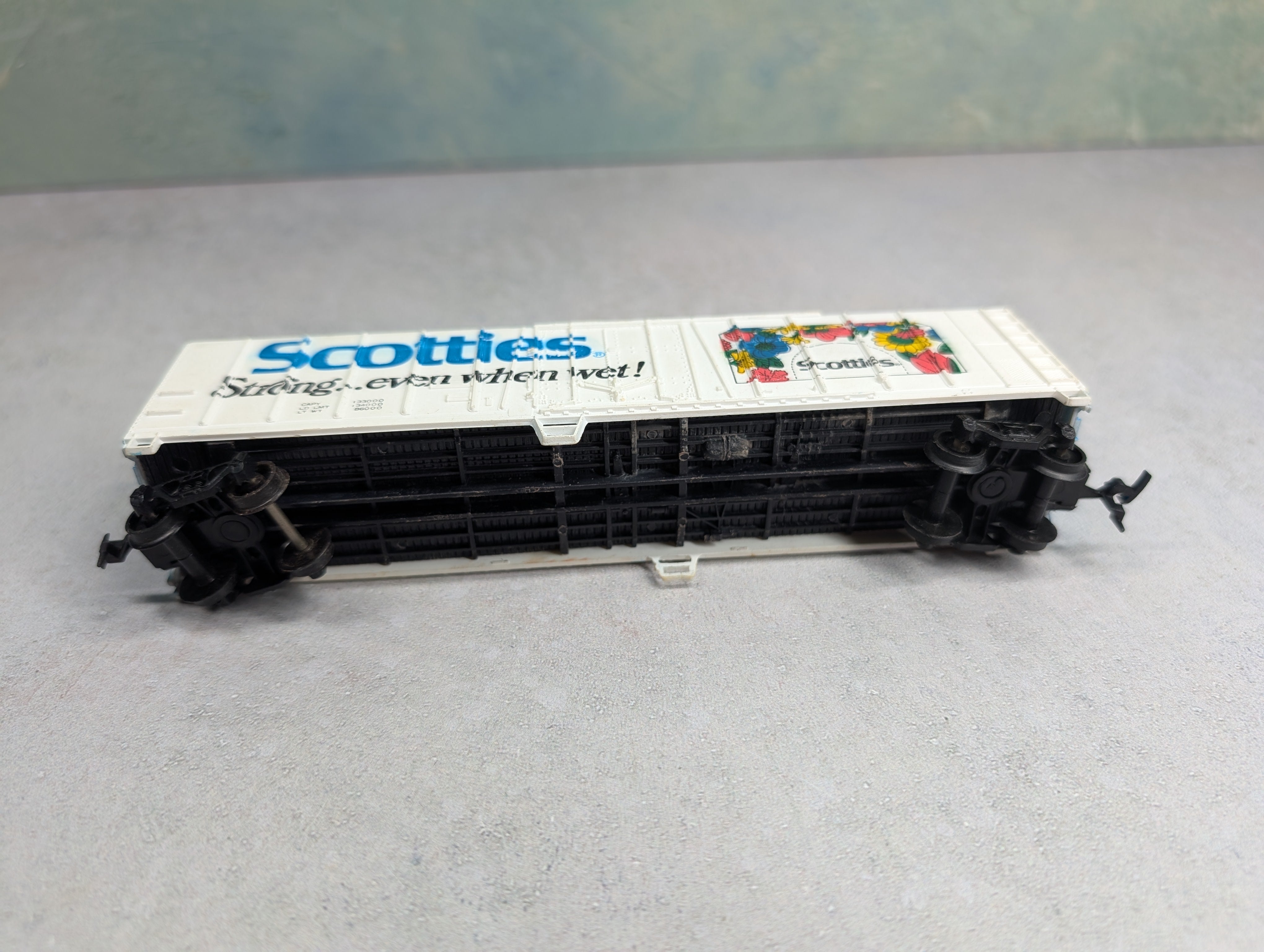 USED AHM HO Scale 50' Reefer Box Car Scotties