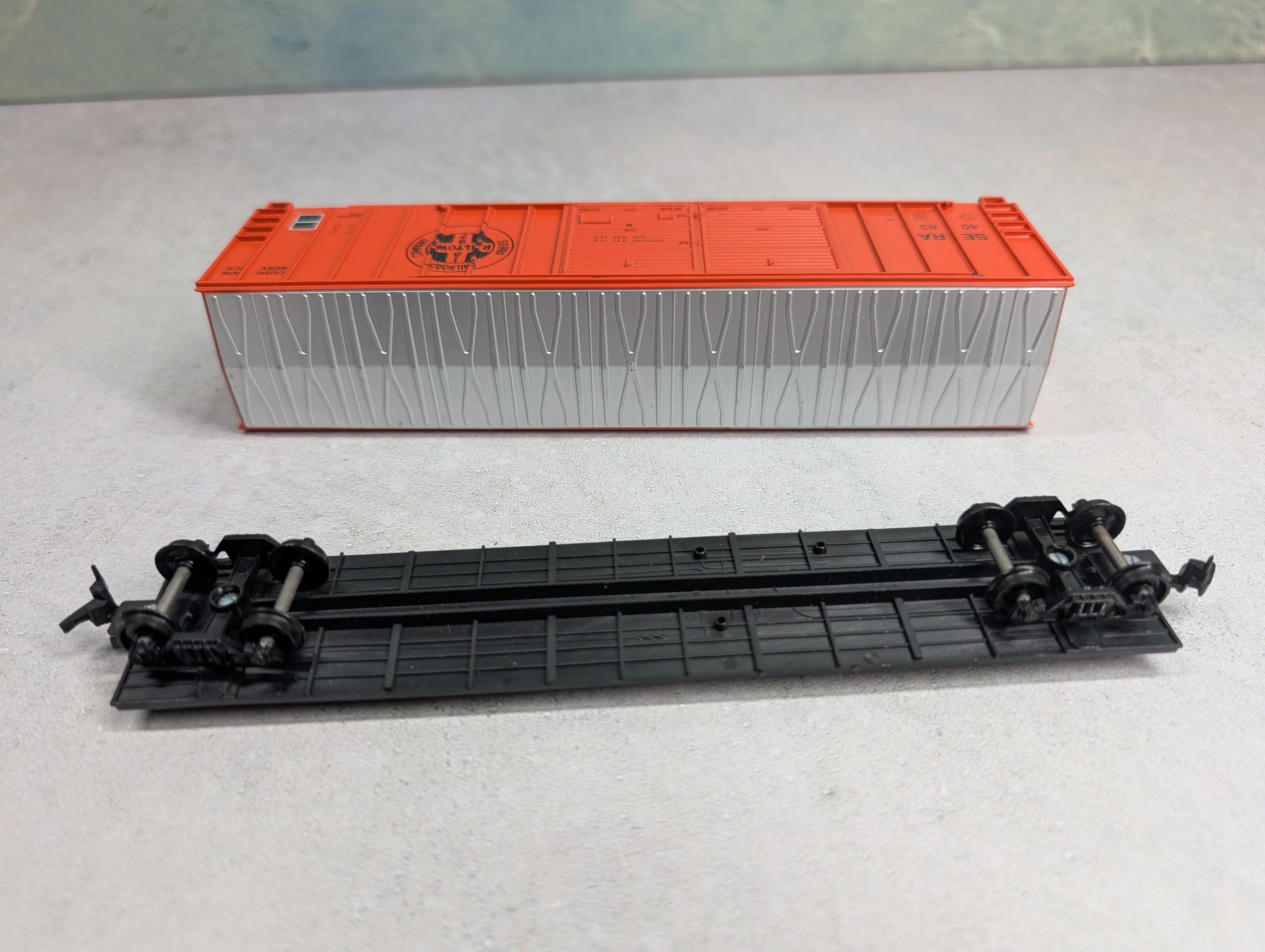 USED Roundhouse HO Scale 50' DD OB Box Car Sierra Railroad SERA #4083