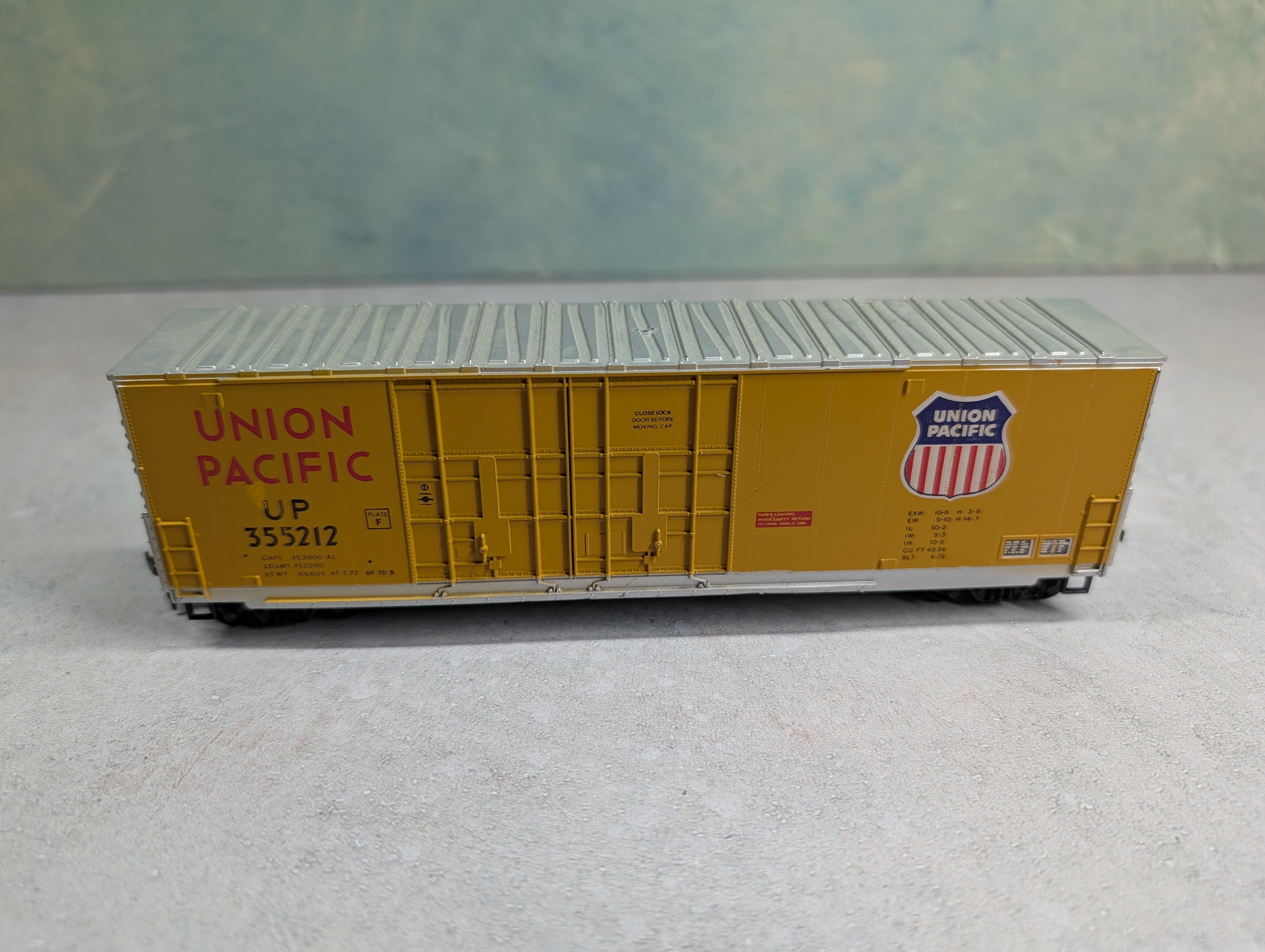 USED Roundhouse HO Scale 50' Box Car Union Pacific UP #355212